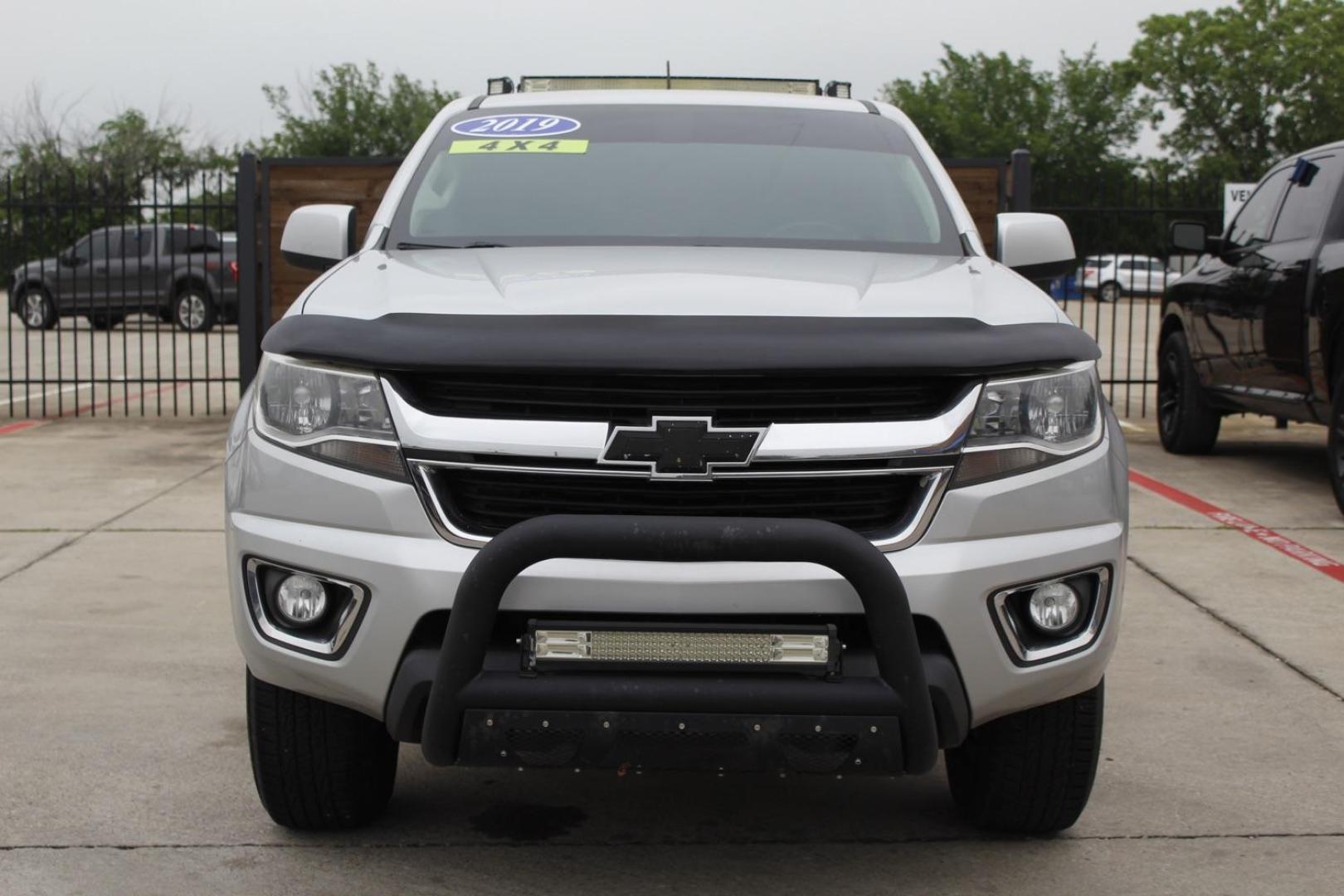 2015 Gray Chevrolet Colorado Z71 Crew Cab 2WD Short Box (1GCGSCE38F1) with an 3.6L V6 DOHC 24V GAS engine, 6-Speed Automatic transmission, located at 2401 E Main St., Grand Prairie, TX, 75050, (972) 262-4440, 32.748981, -96.969643 - Photo#0