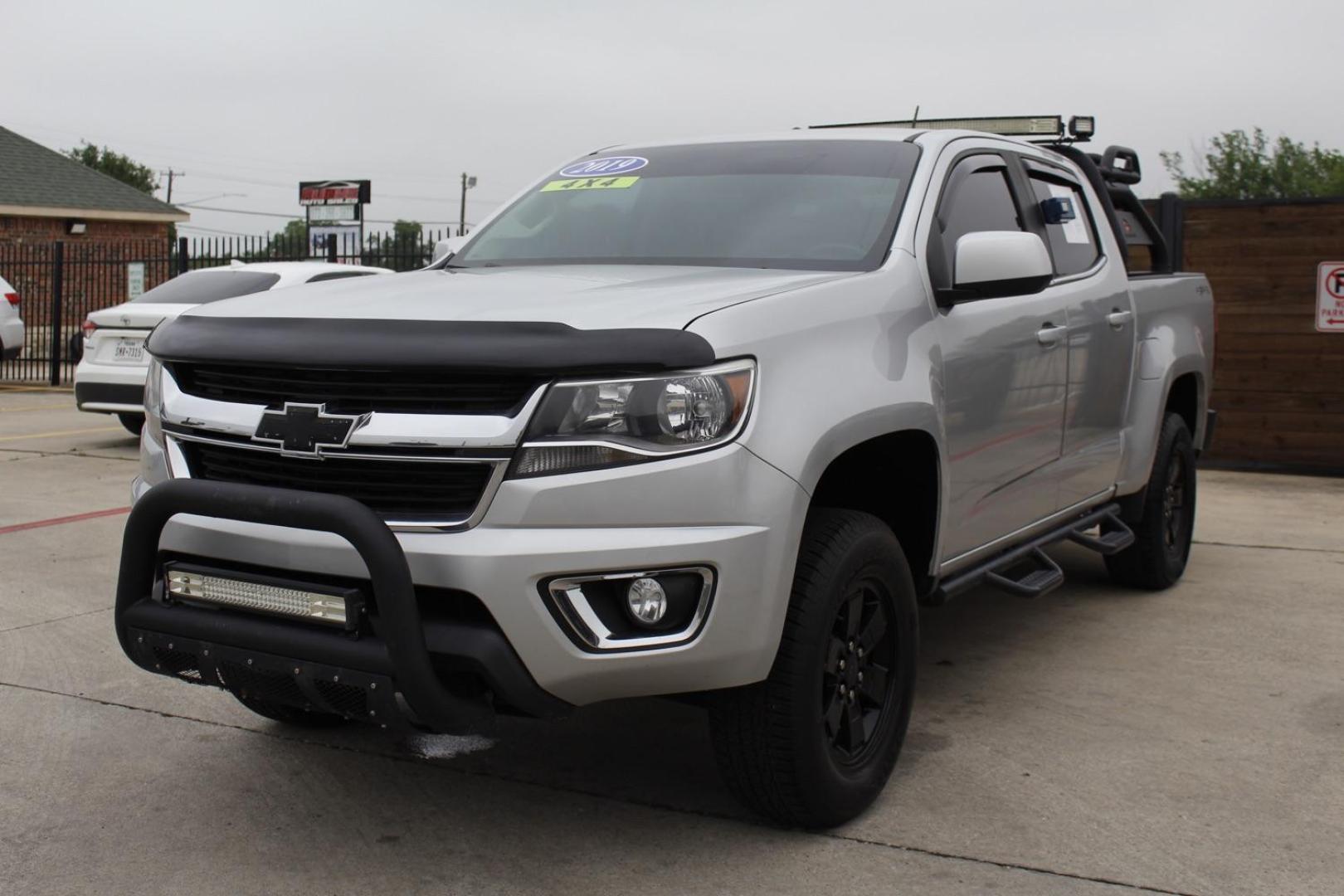 2015 Gray Chevrolet Colorado Z71 Crew Cab 2WD Short Box (1GCGSCE38F1) with an 3.6L V6 DOHC 24V GAS engine, 6-Speed Automatic transmission, located at 2401 E Main St., Grand Prairie, TX, 75050, (972) 262-4440, 32.748981, -96.969643 - Photo#1