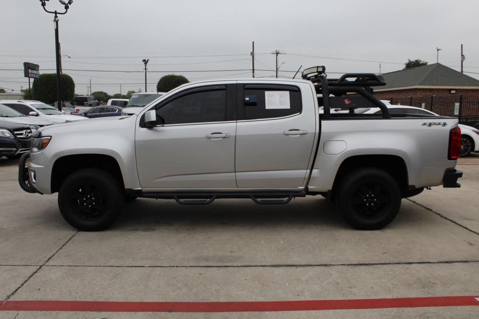 2015 Gray Chevrolet Colorado Z71 Crew Cab 2WD Short Box (1GCGSCE38F1) with an 3.6L V6 DOHC 24V GAS engine, 6-Speed Automatic transmission, located at 2401 E Main St., Grand Prairie, TX, 75050, (972) 262-4440, 32.748981, -96.969643 - Photo#2
