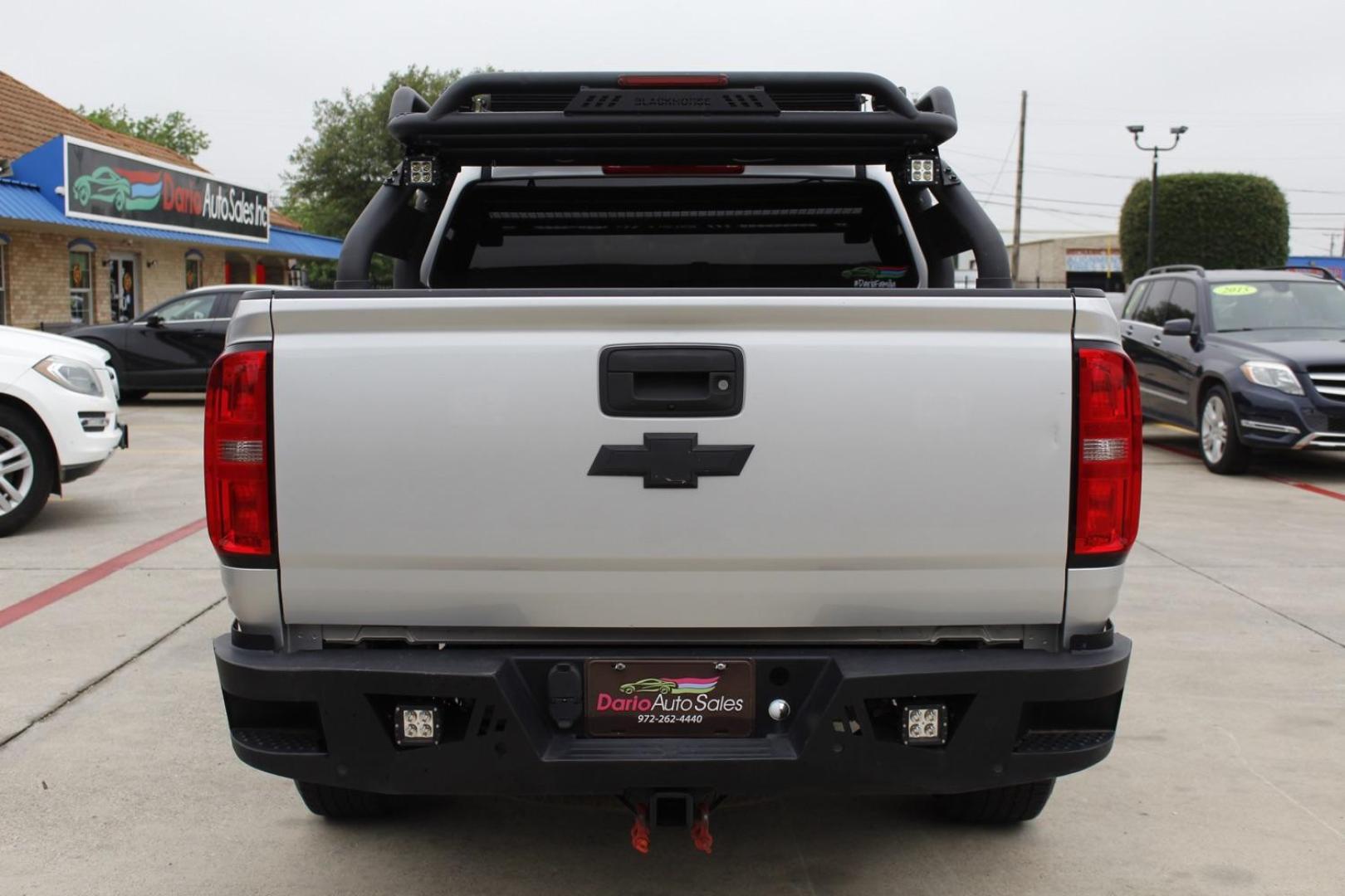 2015 Gray Chevrolet Colorado Z71 Crew Cab 2WD Short Box (1GCGSCE38F1) with an 3.6L V6 DOHC 24V GAS engine, 6-Speed Automatic transmission, located at 2401 E Main St., Grand Prairie, TX, 75050, (972) 262-4440, 32.748981, -96.969643 - Photo#6