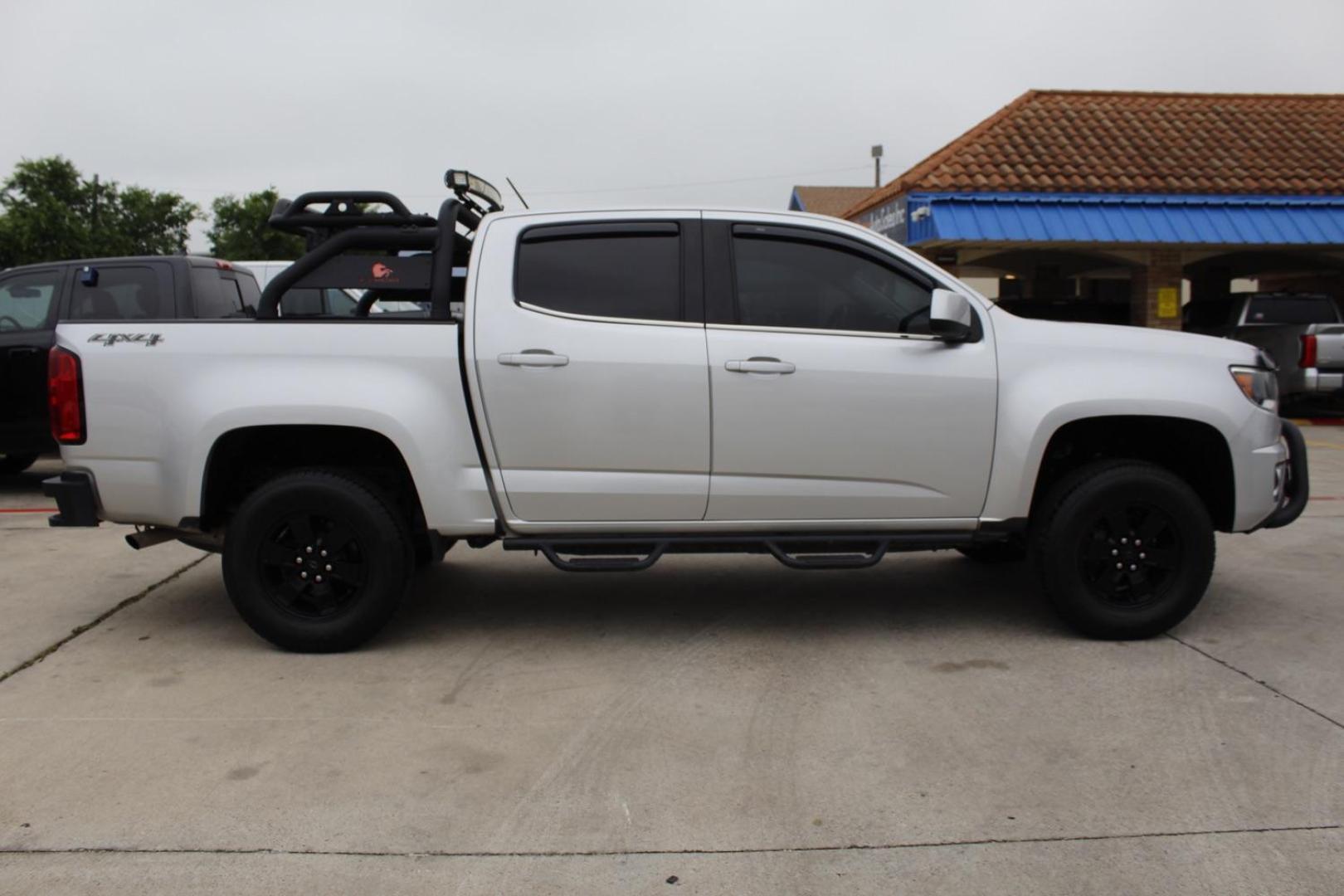 2015 Gray Chevrolet Colorado Z71 Crew Cab 2WD Short Box (1GCGSCE38F1) with an 3.6L V6 DOHC 24V GAS engine, 6-Speed Automatic transmission, located at 2401 E Main St., Grand Prairie, TX, 75050, (972) 262-4440, 32.748981, -96.969643 - Photo#8