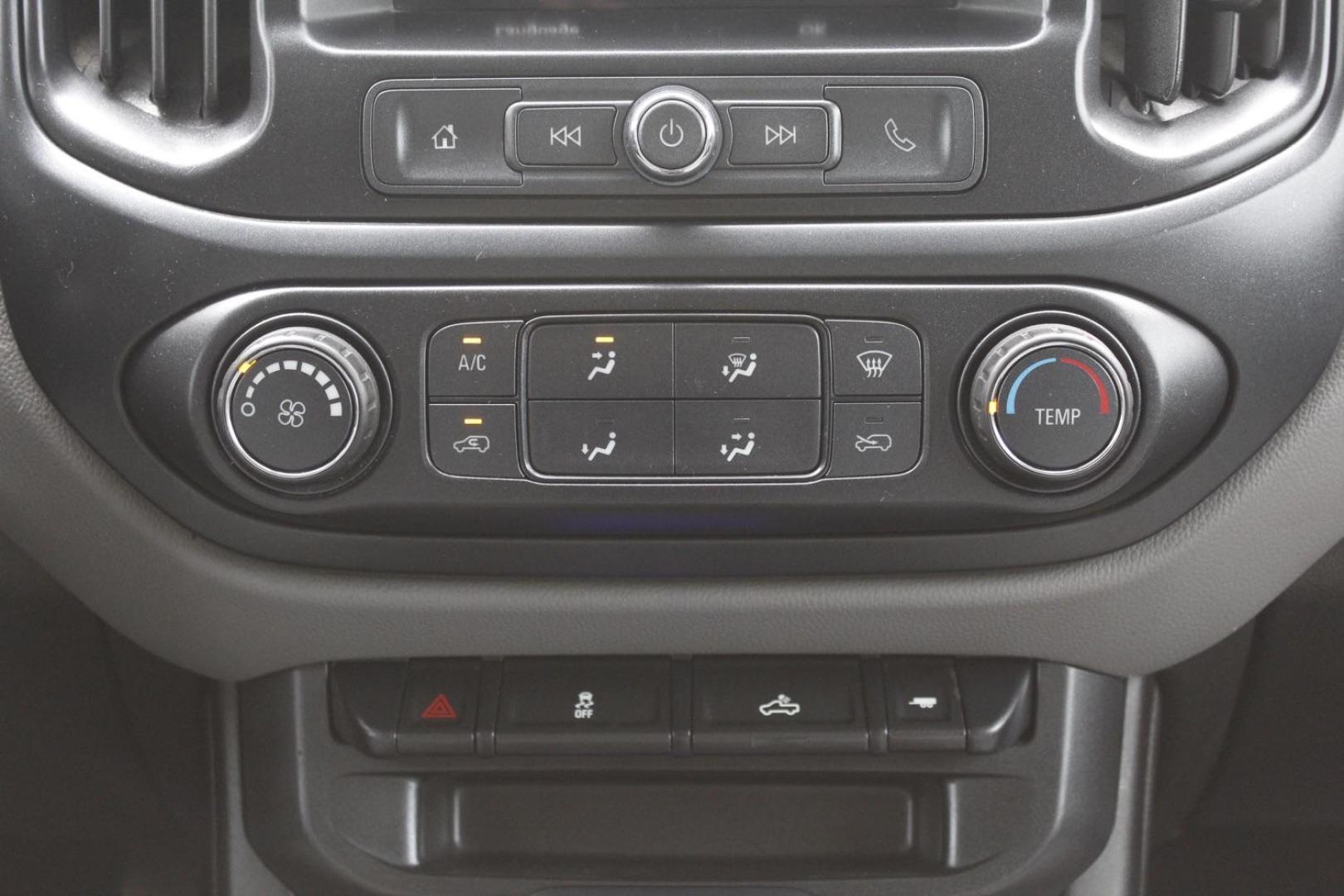 2015 Gray Chevrolet Colorado Z71 Crew Cab 2WD Short Box (1GCGSCE38F1) with an 3.6L V6 DOHC 24V GAS engine, 6-Speed Automatic transmission, located at 2401 E Main St., Grand Prairie, TX, 75050, (972) 262-4440, 32.748981, -96.969643 - Photo#17