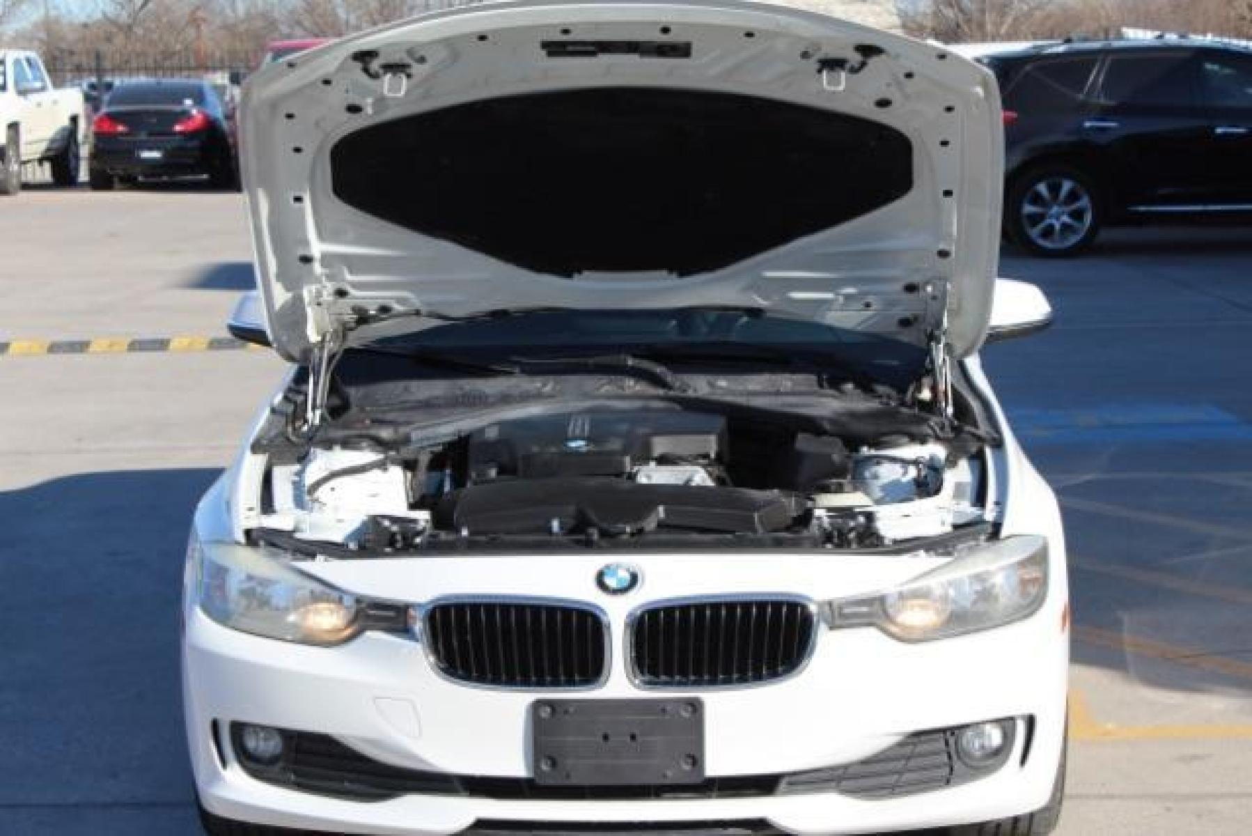 2014 WHITE BMW 3-Series 320i Sedan (WBA3B1G51EN) with an 2.0L L4 DOHC 16V engine, located at 2401 E Main St., Grand Prairie, TX, 75050, (972) 262-4440, 32.749290, -96.970558 - Photo #35
