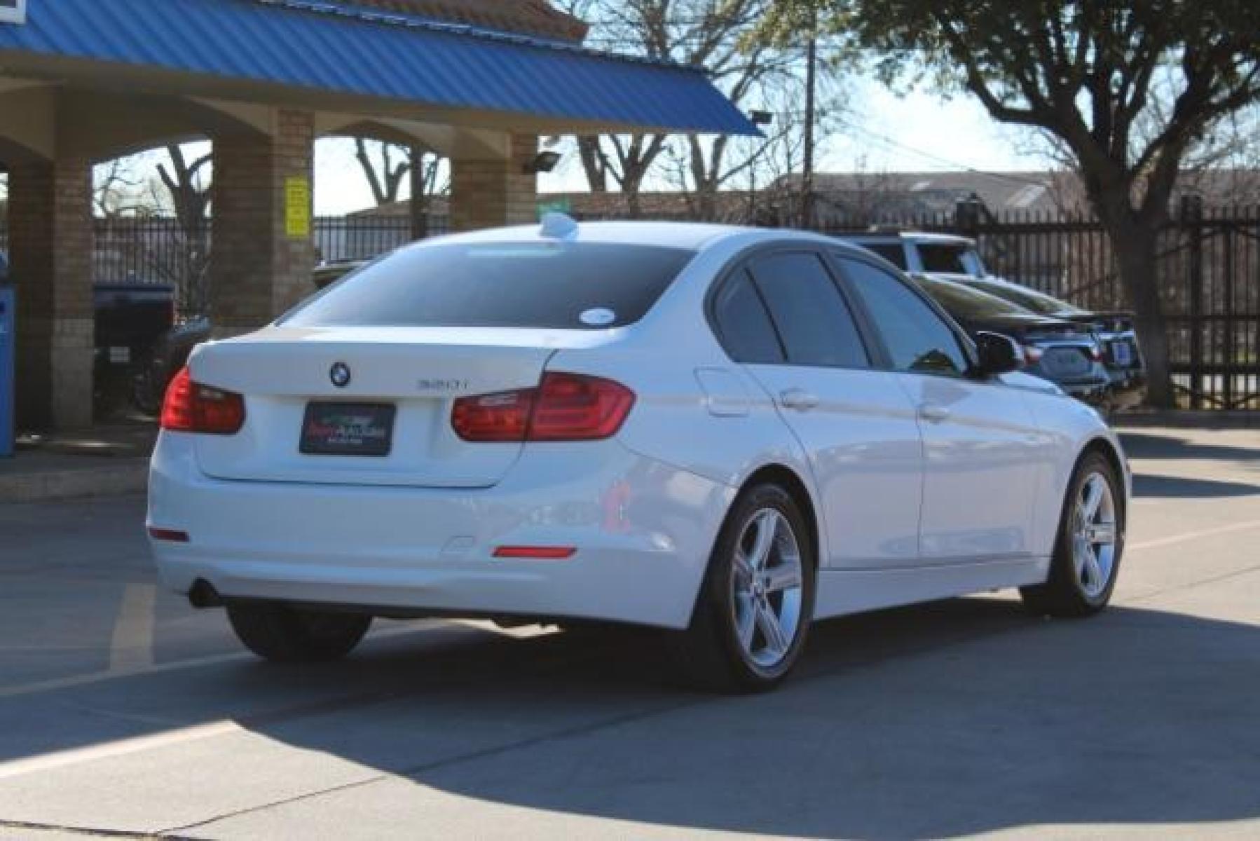 2014 WHITE BMW 3-Series 320i Sedan (WBA3B1G51EN) with an 2.0L L4 DOHC 16V engine, located at 2401 E Main St., Grand Prairie, TX, 75050, (972) 262-4440, 32.749290, -96.970558 - Photo #7