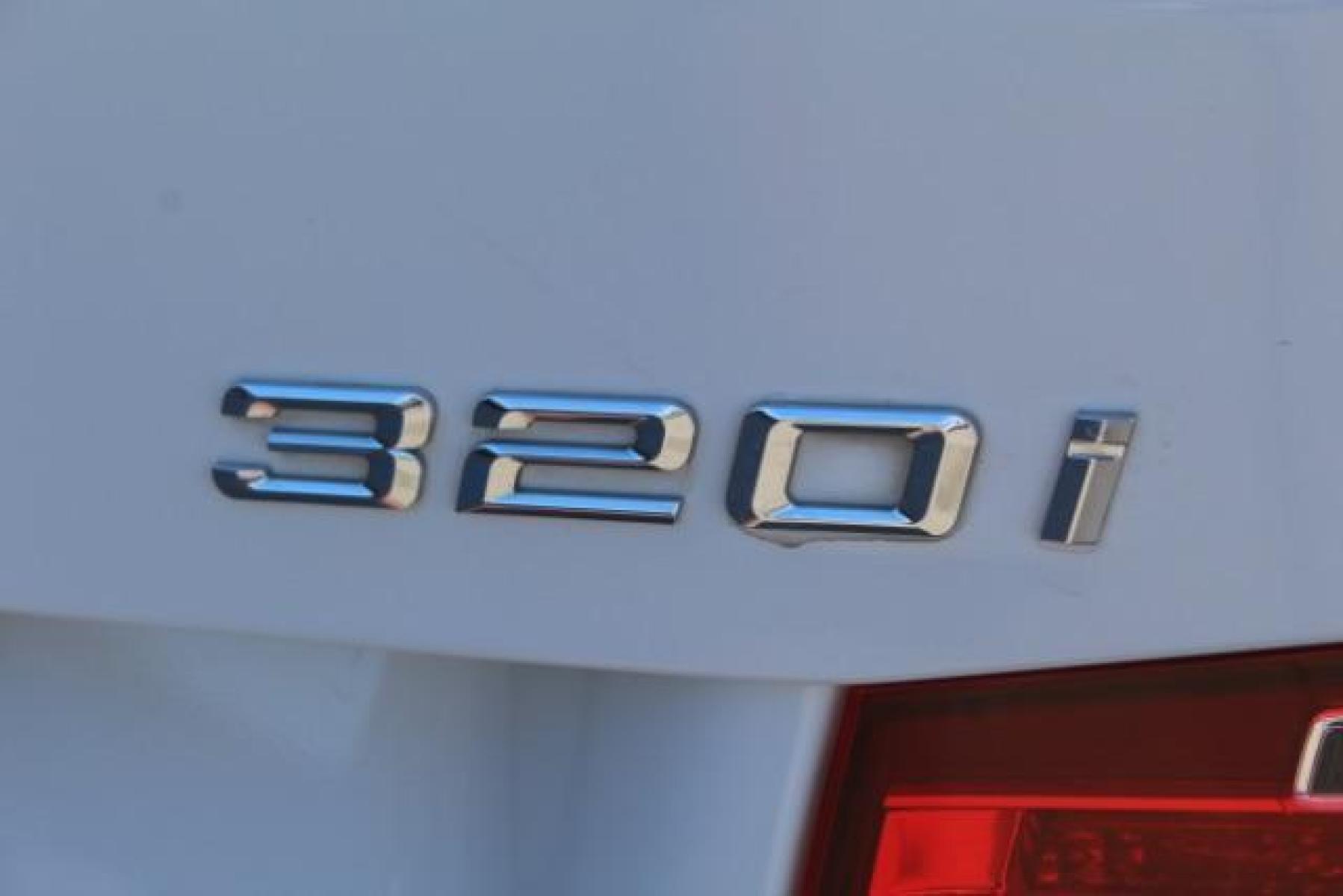 2014 WHITE BMW 3-Series 320i Sedan (WBA3B1G51EN) with an 2.0L L4 DOHC 16V engine, located at 2401 E Main St., Grand Prairie, TX, 75050, (972) 262-4440, 32.749290, -96.970558 - Photo #8