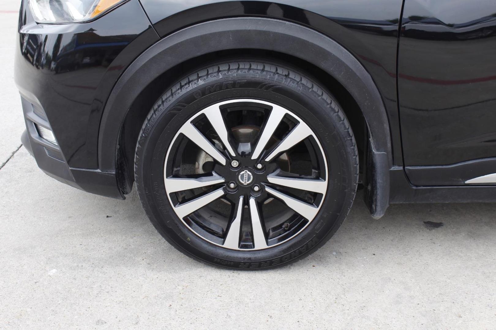 2018 Black Nissan Kicks SV (3N1CP5CU8JL) with an 1.6L L4 engine, Continuously Variable Transmission transmission, located at 2401 E Main St., Grand Prairie, TX, 75050, (972) 262-4440, 32.748981, -96.969643 - Photo#3