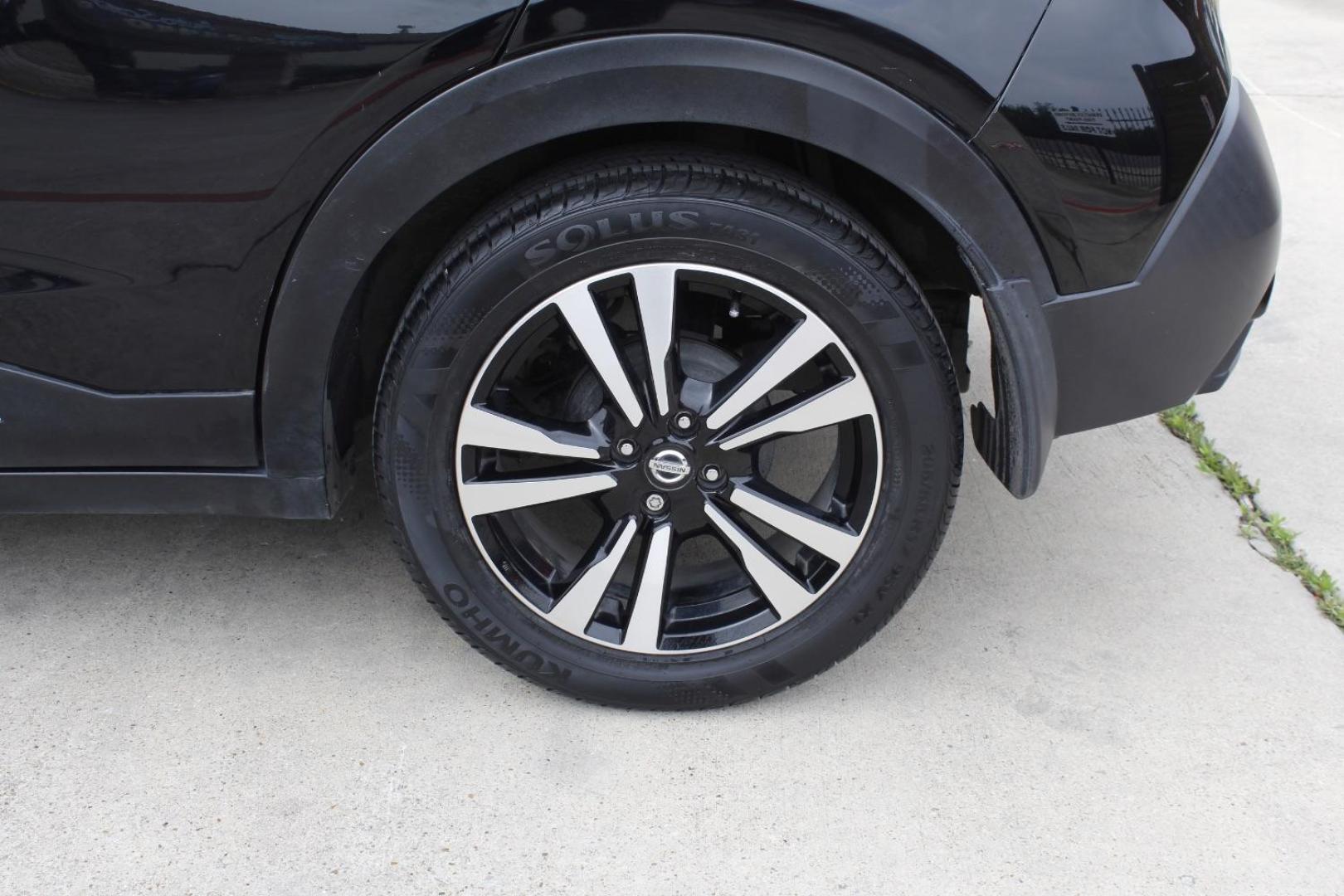 2018 Black Nissan Kicks SV (3N1CP5CU8JL) with an 1.6L L4 engine, Continuously Variable Transmission transmission, located at 2401 E Main St., Grand Prairie, TX, 75050, (972) 262-4440, 32.748981, -96.969643 - Photo#4
