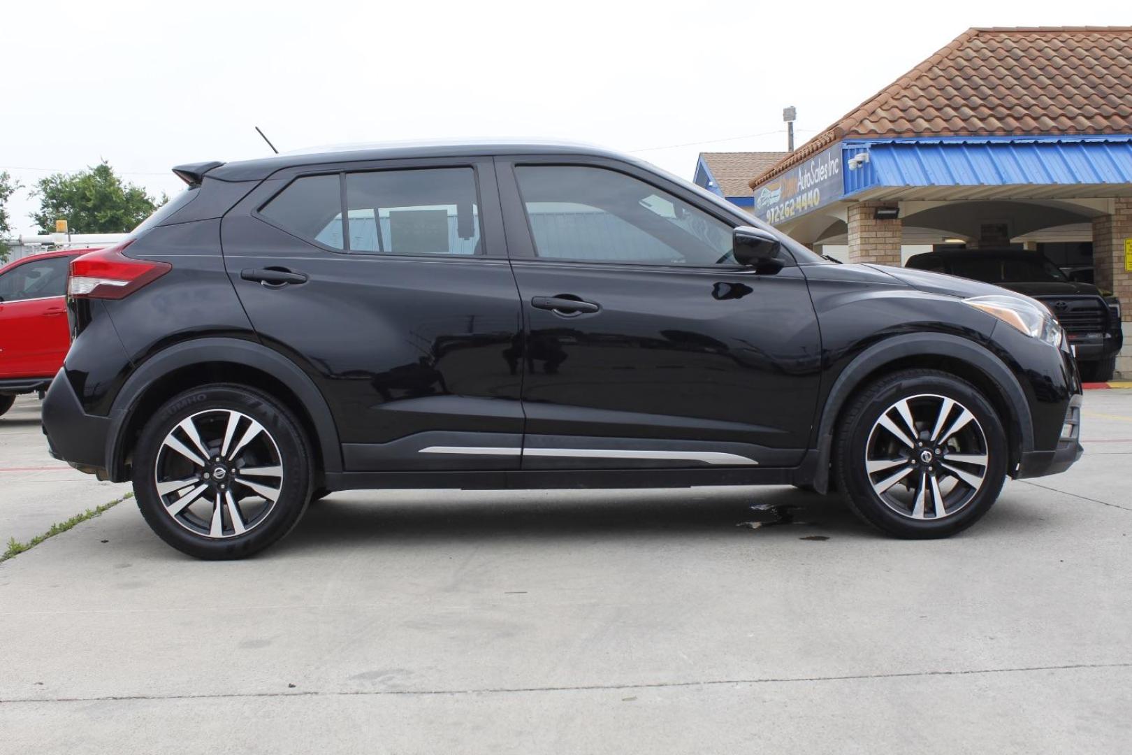2018 Black Nissan Kicks SV (3N1CP5CU8JL) with an 1.6L L4 engine, Continuously Variable Transmission transmission, located at 2401 E Main St., Grand Prairie, TX, 75050, (972) 262-4440, 32.748981, -96.969643 - Photo#9