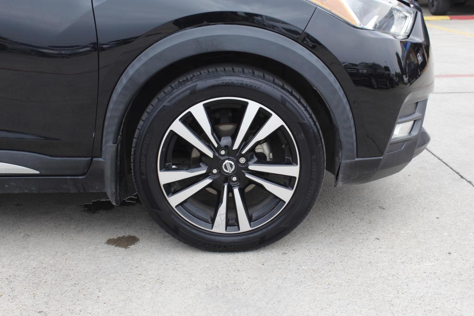 2018 Black Nissan Kicks SV (3N1CP5CU8JL) with an 1.6L L4 engine, Continuously Variable Transmission transmission, located at 2401 E Main St., Grand Prairie, TX, 75050, (972) 262-4440, 32.748981, -96.969643 - Photo#10