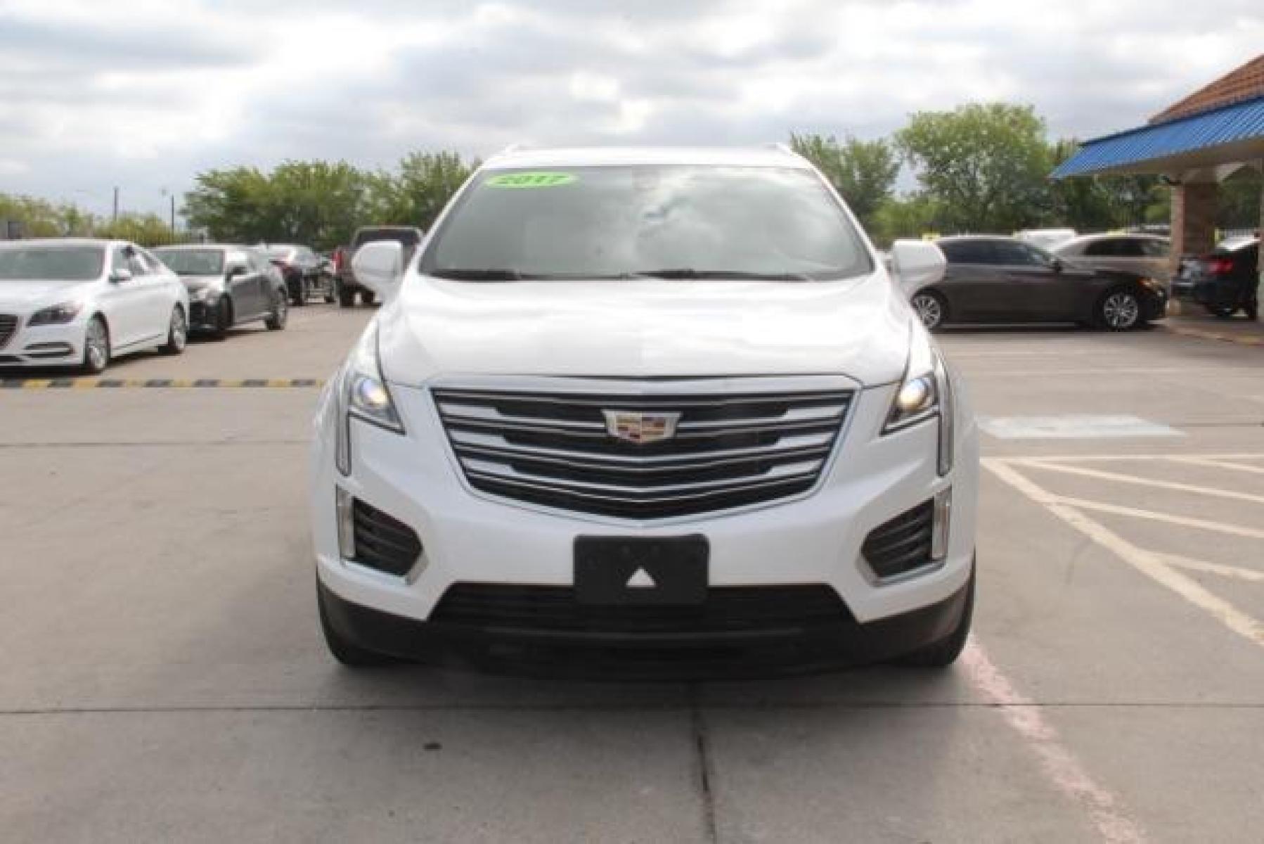 2017 WHITE Cadillac XT5 Base (1GYKNARS1HZ) with an 3.6L V6 DOHC 24V engine, 8-Speed Automatic transmission, located at 2401 E Main St., Grand Prairie, TX, 75050, (972) 262-4440, 32.749290, -96.970558 - Photo #2