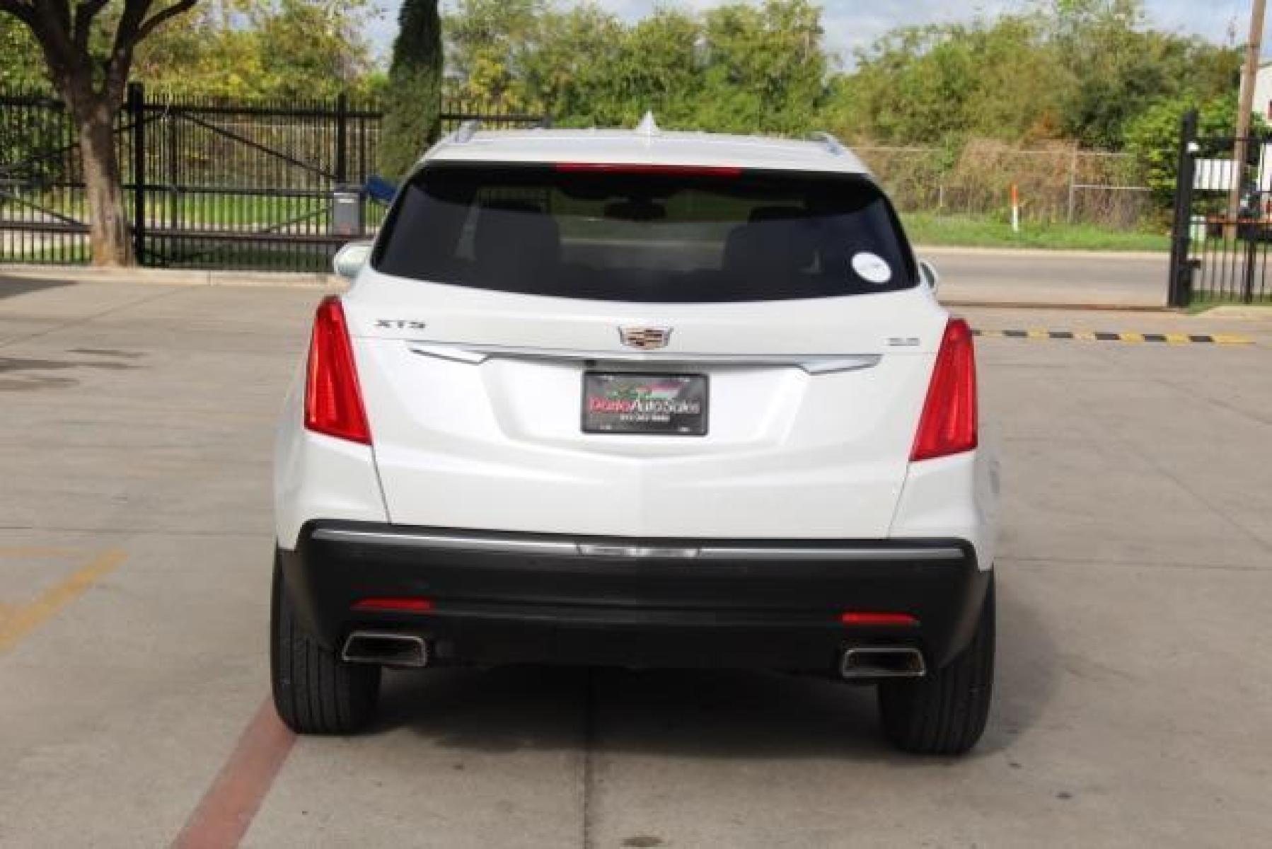 2017 WHITE Cadillac XT5 Base (1GYKNARS1HZ) with an 3.6L V6 DOHC 24V engine, 8-Speed Automatic transmission, located at 2401 E Main St., Grand Prairie, TX, 75050, (972) 262-4440, 32.749290, -96.970558 - Photo #6