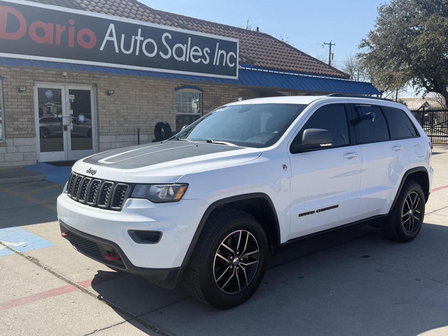 2017 White Jeep Grand Cherokee (1C4RJFLG8HC) with an 3.6L V6 DOHC 24V engine, located at 2401 E Main St., Grand Prairie, TX, 75050, (972) 262-4440, 32.748981, -96.969643 - Photo#0