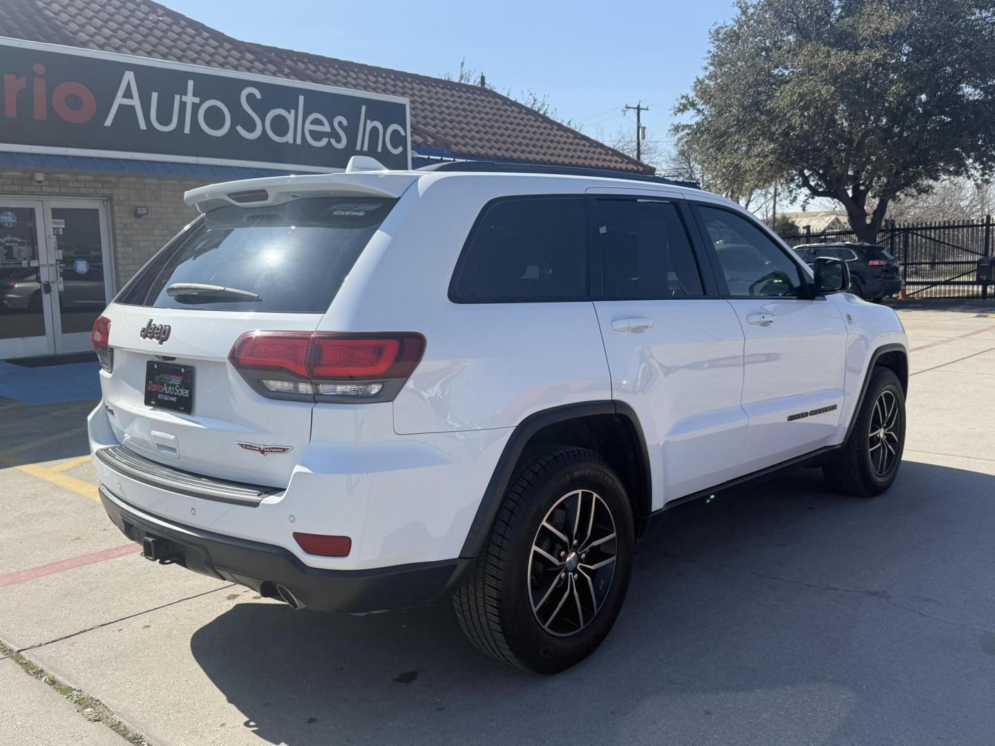 2017 White Jeep Grand Cherokee (1C4RJFLG8HC) with an 3.6L V6 DOHC 24V engine, located at 2401 E Main St., Grand Prairie, TX, 75050, (972) 262-4440, 32.748981, -96.969643 - Photo#2