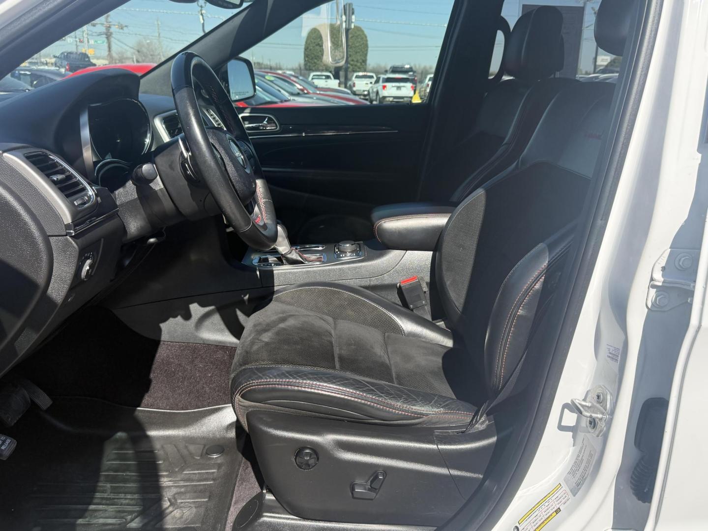 2017 White Jeep Grand Cherokee (1C4RJFLG8HC) with an 3.6L V6 DOHC 24V engine, located at 2401 E Main St., Grand Prairie, TX, 75050, (972) 262-4440, 32.748981, -96.969643 - Photo#8