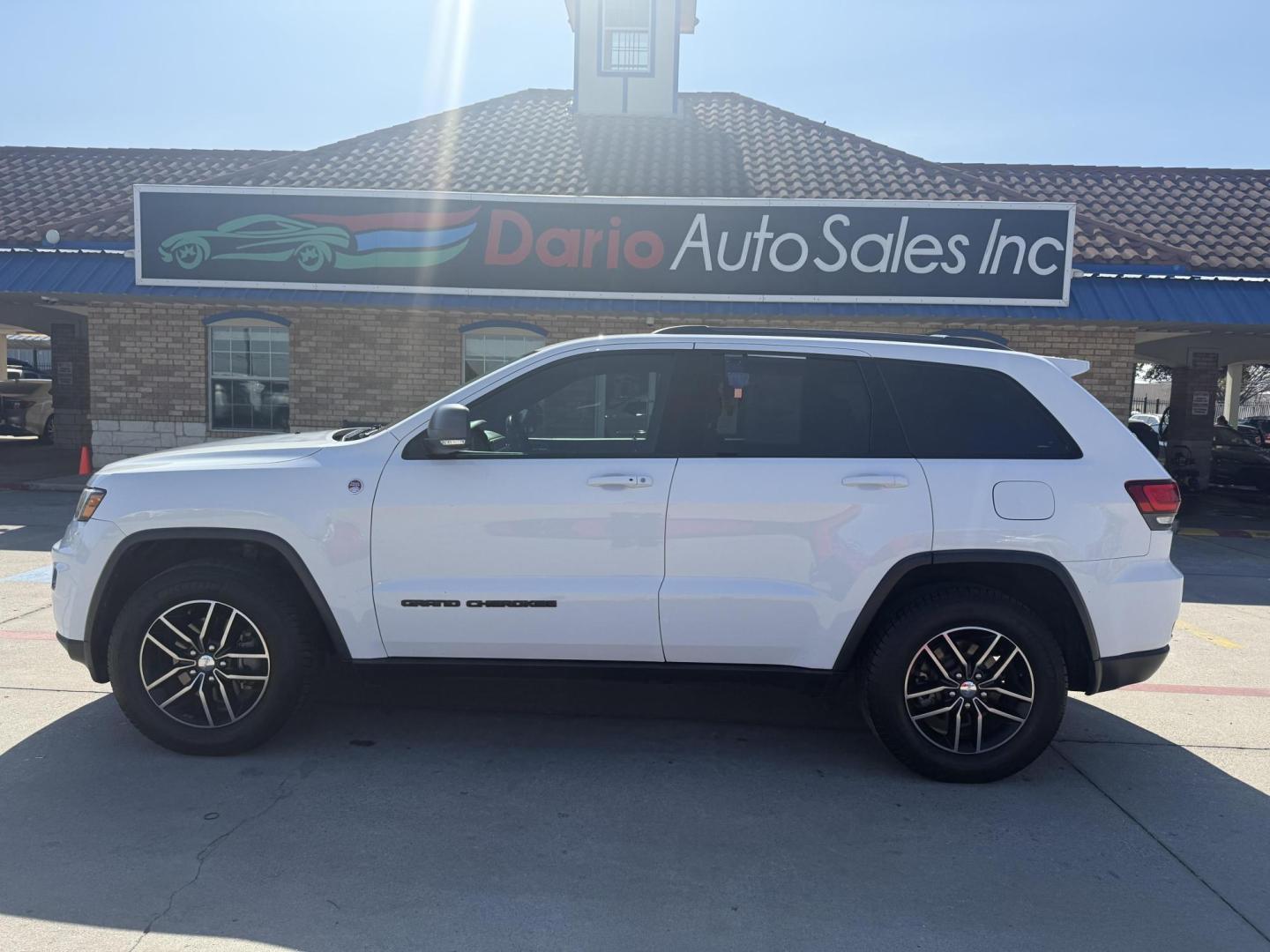 2017 White Jeep Grand Cherokee (1C4RJFLG8HC) with an 3.6L V6 DOHC 24V engine, located at 2401 E Main St., Grand Prairie, TX, 75050, (972) 262-4440, 32.748981, -96.969643 - Photo#12