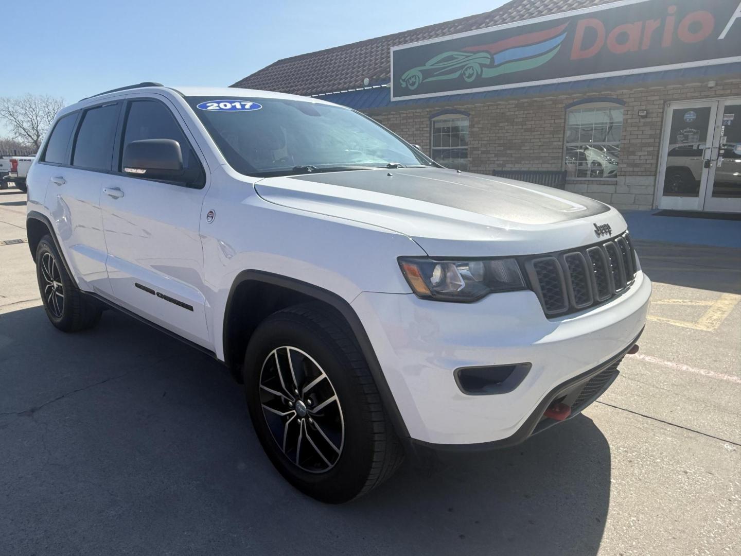 2017 White Jeep Grand Cherokee (1C4RJFLG8HC) with an 3.6L V6 DOHC 24V engine, located at 2401 E Main St., Grand Prairie, TX, 75050, (972) 262-4440, 32.748981, -96.969643 - Photo#17