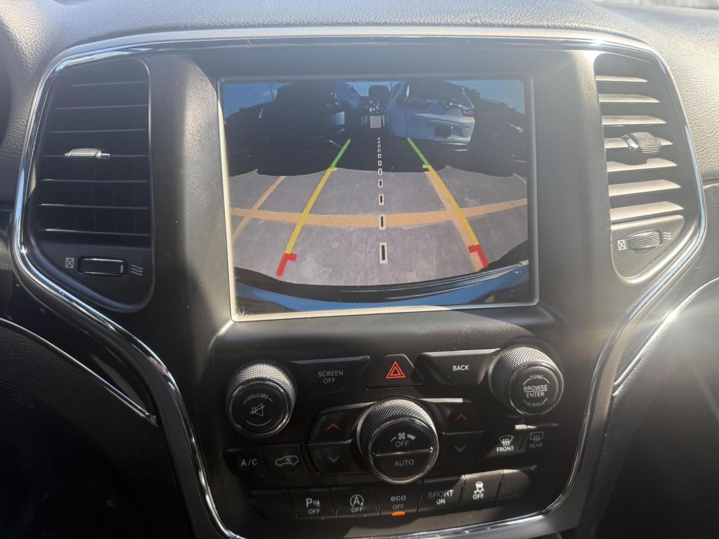 2017 White Jeep Grand Cherokee (1C4RJFLG8HC) with an 3.6L V6 DOHC 24V engine, located at 2401 E Main St., Grand Prairie, TX, 75050, (972) 262-4440, 32.748981, -96.969643 - Photo#18