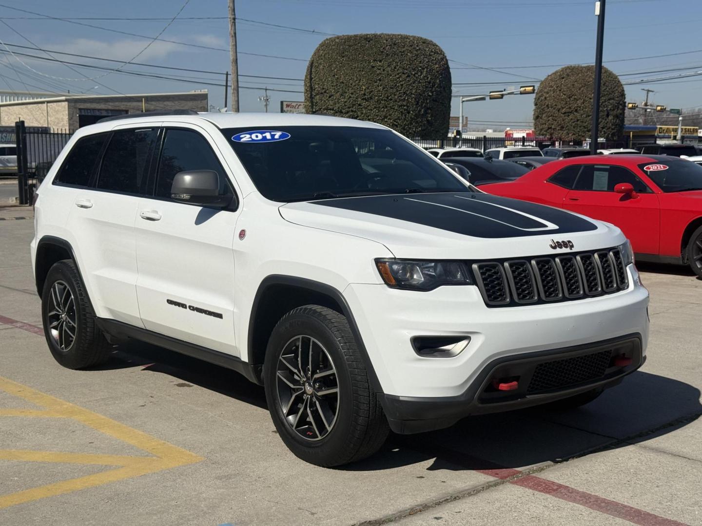 2017 White Jeep Grand Cherokee (1C4RJFLG8HC) with an 3.6L V6 DOHC 24V engine, located at 2401 E Main St., Grand Prairie, TX, 75050, (972) 262-4440, 32.748981, -96.969643 - Photo#20