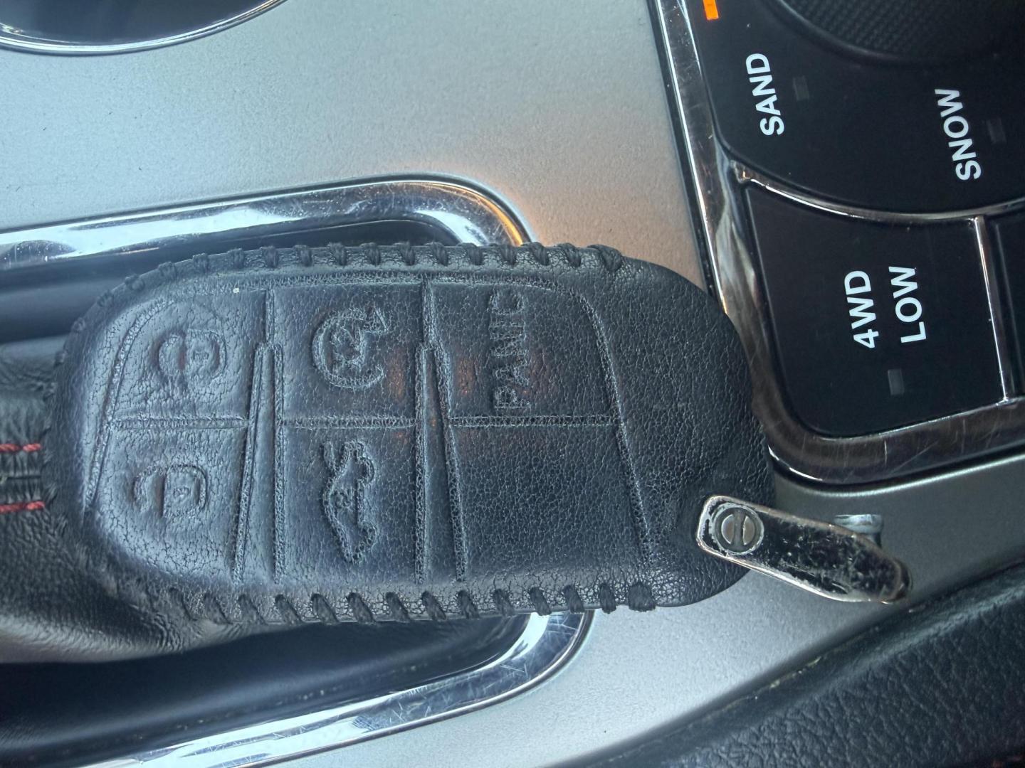 2017 White Jeep Grand Cherokee (1C4RJFLG8HC) with an 3.6L V6 DOHC 24V engine, located at 2401 E Main St., Grand Prairie, TX, 75050, (972) 262-4440, 32.748981, -96.969643 - Photo#25