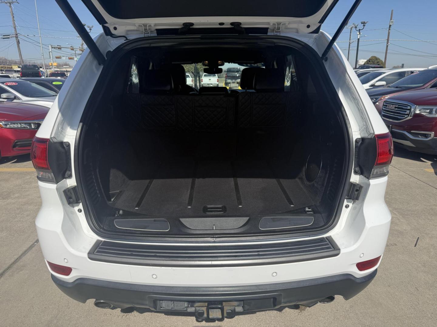 2017 White Jeep Grand Cherokee (1C4RJFLG8HC) with an 3.6L V6 DOHC 24V engine, located at 2401 E Main St., Grand Prairie, TX, 75050, (972) 262-4440, 32.748981, -96.969643 - Photo#26