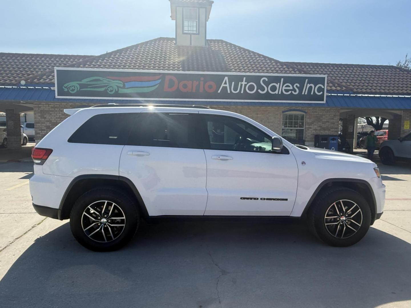 2017 White Jeep Grand Cherokee (1C4RJFLG8HC) with an 3.6L V6 DOHC 24V engine, located at 2401 E Main St., Grand Prairie, TX, 75050, (972) 262-4440, 32.748981, -96.969643 - Photo#29
