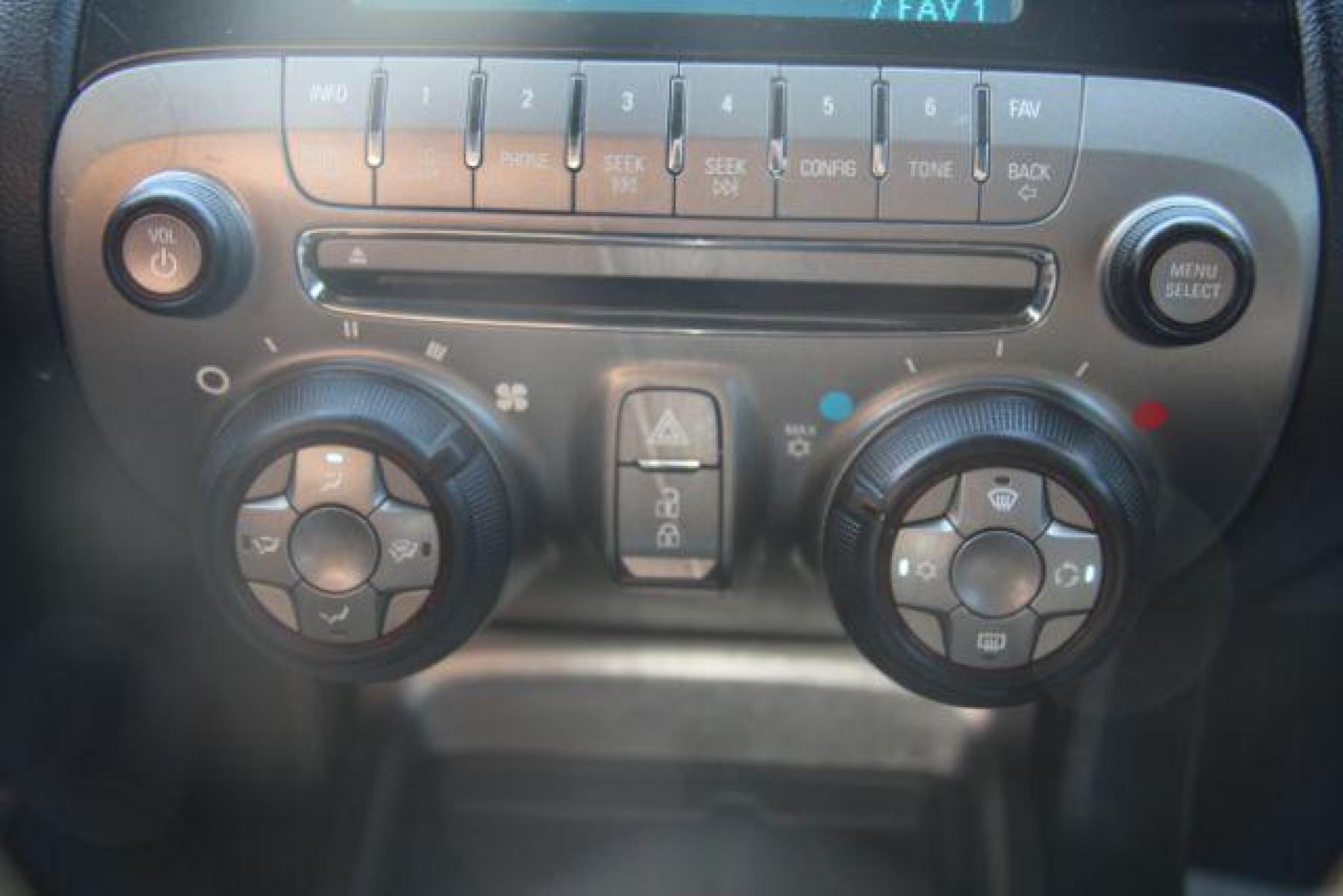 2014 White Chevrolet Camaro 2LS Coupe (2G1FA1E35E9) with an 3.6L V6 DOHC 24V FFV engine, 6-Speed Automatic transmission, located at 2401 E Main St., Grand Prairie, TX, 75050, (972) 262-4440, 32.749290, -96.970558 - Photo #18