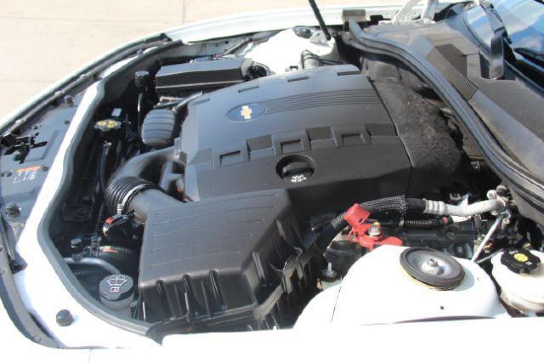 2014 White Chevrolet Camaro 2LS Coupe (2G1FA1E35E9) with an 3.6L V6 DOHC 24V FFV engine, 6-Speed Automatic transmission, located at 2401 E Main St., Grand Prairie, TX, 75050, (972) 262-4440, 32.749290, -96.970558 - Photo #27