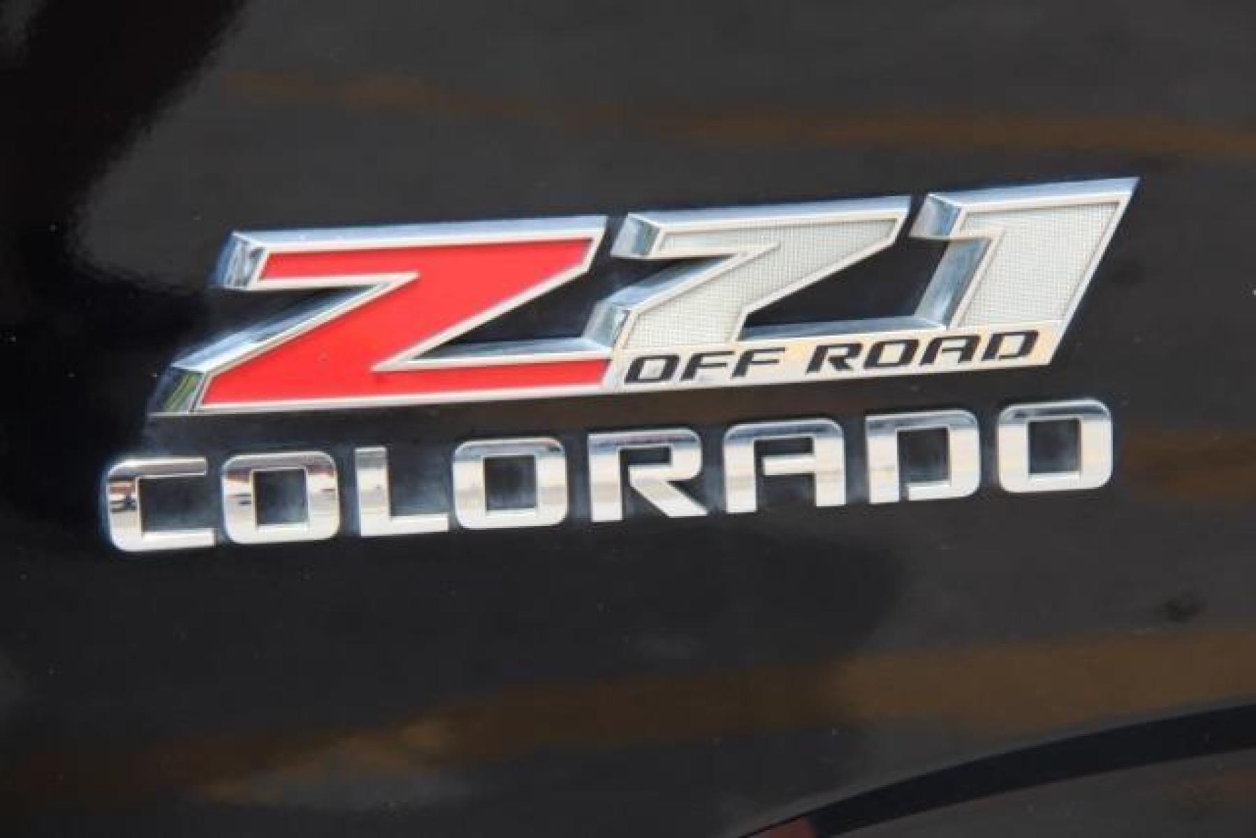 2018 BLACK /Jet Black, leatherette/cloth Chevrolet Colorado Z71 Crew Cab 4WD Short Box (1GCGTDEN8J1) with an 3.6L V6 DOHC 24V GAS engine, 6-Speed Automatic transmission, located at 2401 E Main St., Grand Prairie, TX, 75050, (972) 262-4440, 32.749290, -96.970558 - Photo #12