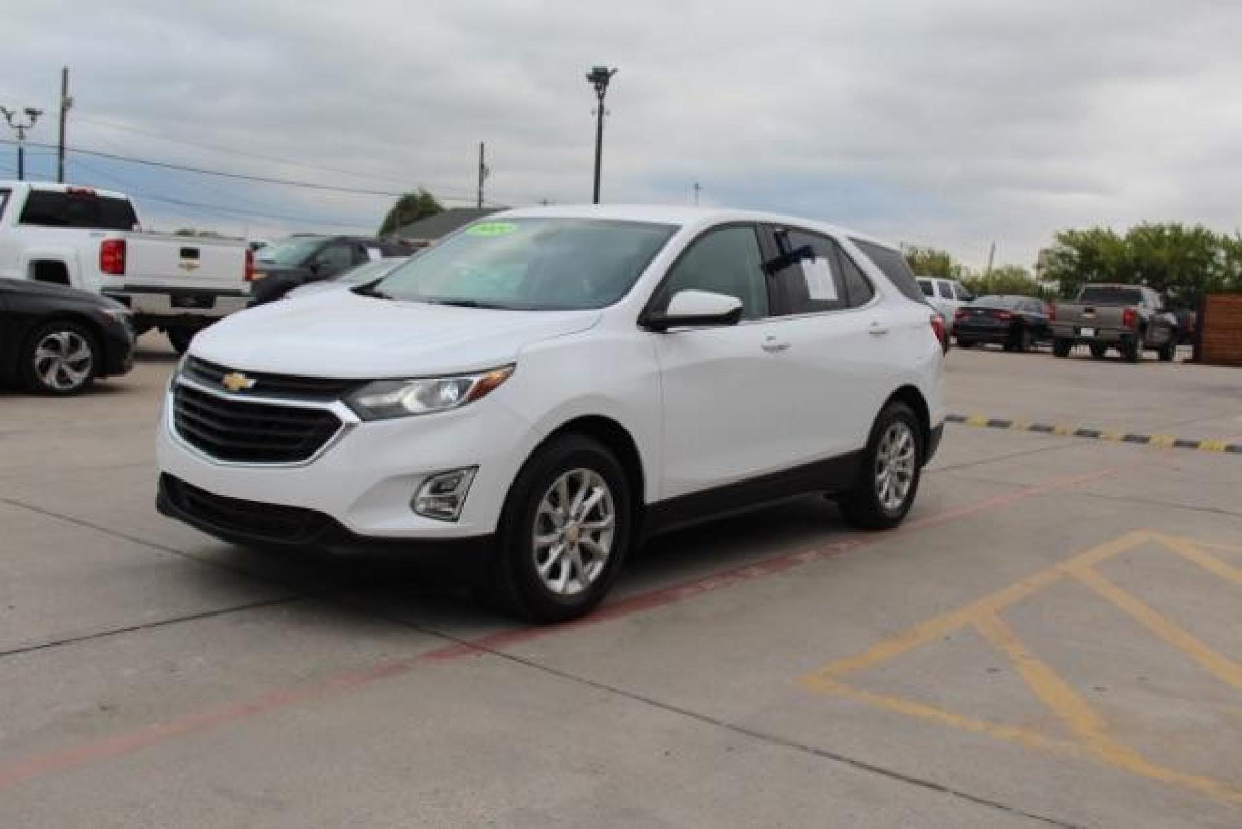 2020 WHITE Chevrolet Equinox LT 1.5 2WD (2GNAXKEV5L6) with an 1.5L L4 DIR DOHC 16V TURBO engine, 6-Speed Automatic transmission, located at 2401 E Main St., Grand Prairie, TX, 75050, (972) 262-4440, 32.749290, -96.970558 - Photo #3