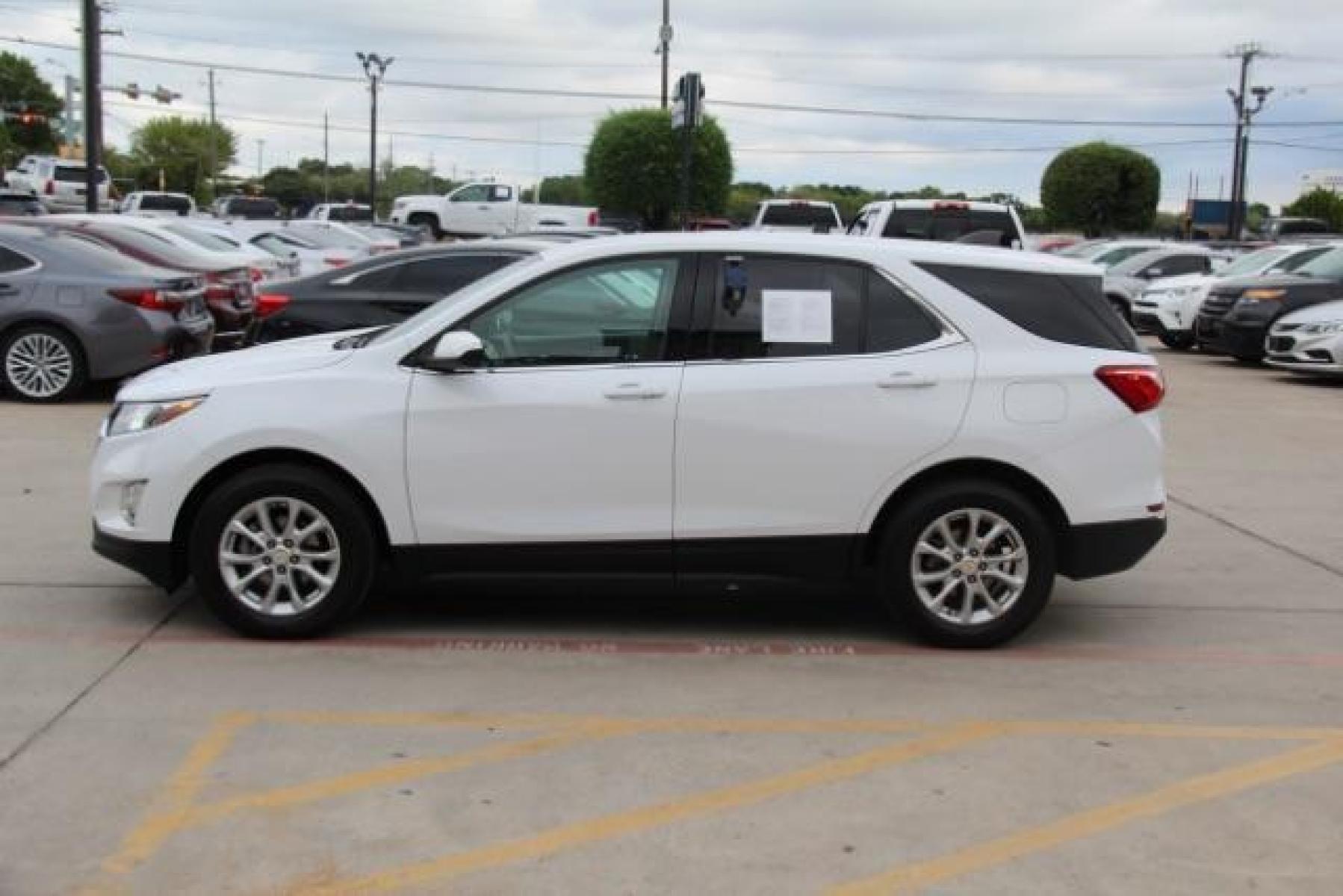 2020 WHITE Chevrolet Equinox LT 1.5 2WD (2GNAXKEV5L6) with an 1.5L L4 DIR DOHC 16V TURBO engine, 6-Speed Automatic transmission, located at 2401 E Main St., Grand Prairie, TX, 75050, (972) 262-4440, 32.749290, -96.970558 - Photo #4
