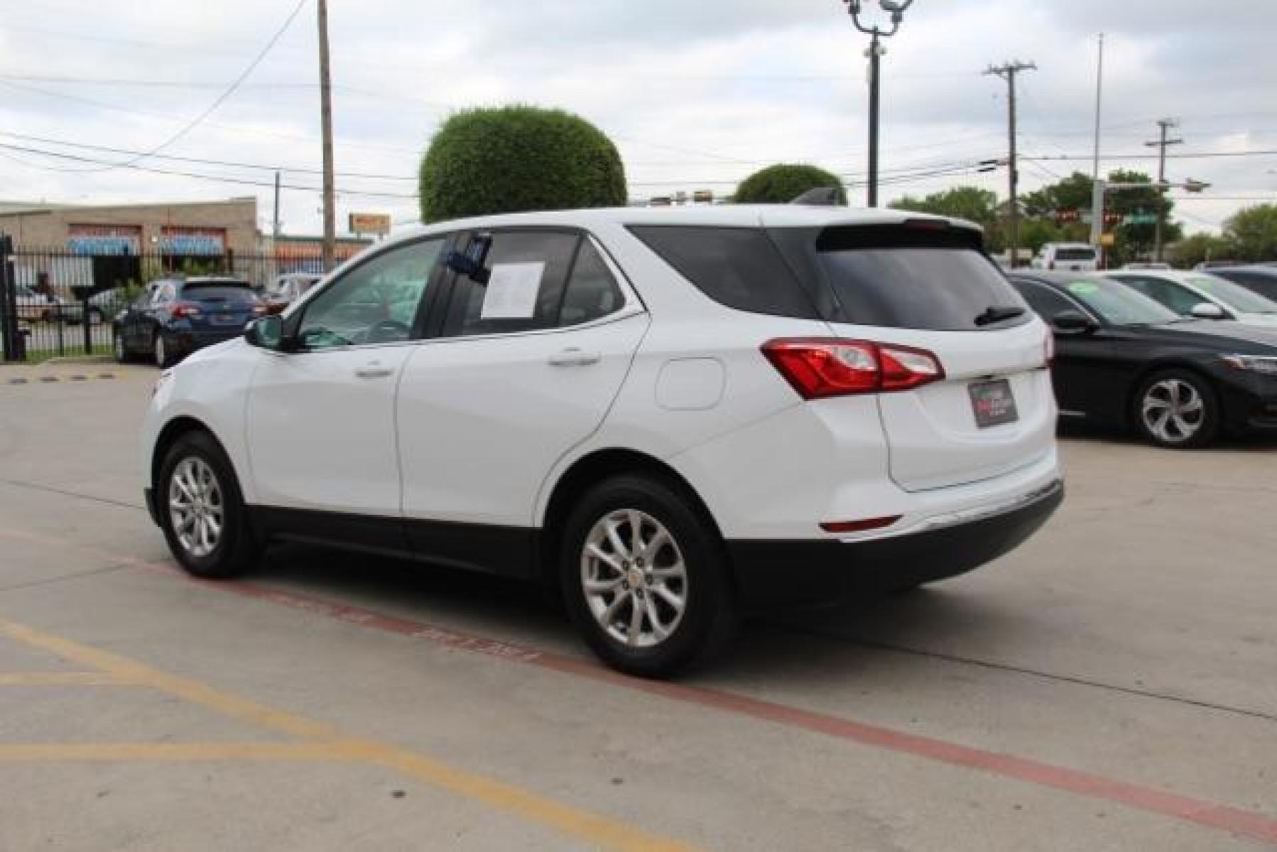 2020 WHITE Chevrolet Equinox LT 1.5 2WD (2GNAXKEV5L6) with an 1.5L L4 DIR DOHC 16V TURBO engine, 6-Speed Automatic transmission, located at 2401 E Main St., Grand Prairie, TX, 75050, (972) 262-4440, 32.749290, -96.970558 - Photo #5