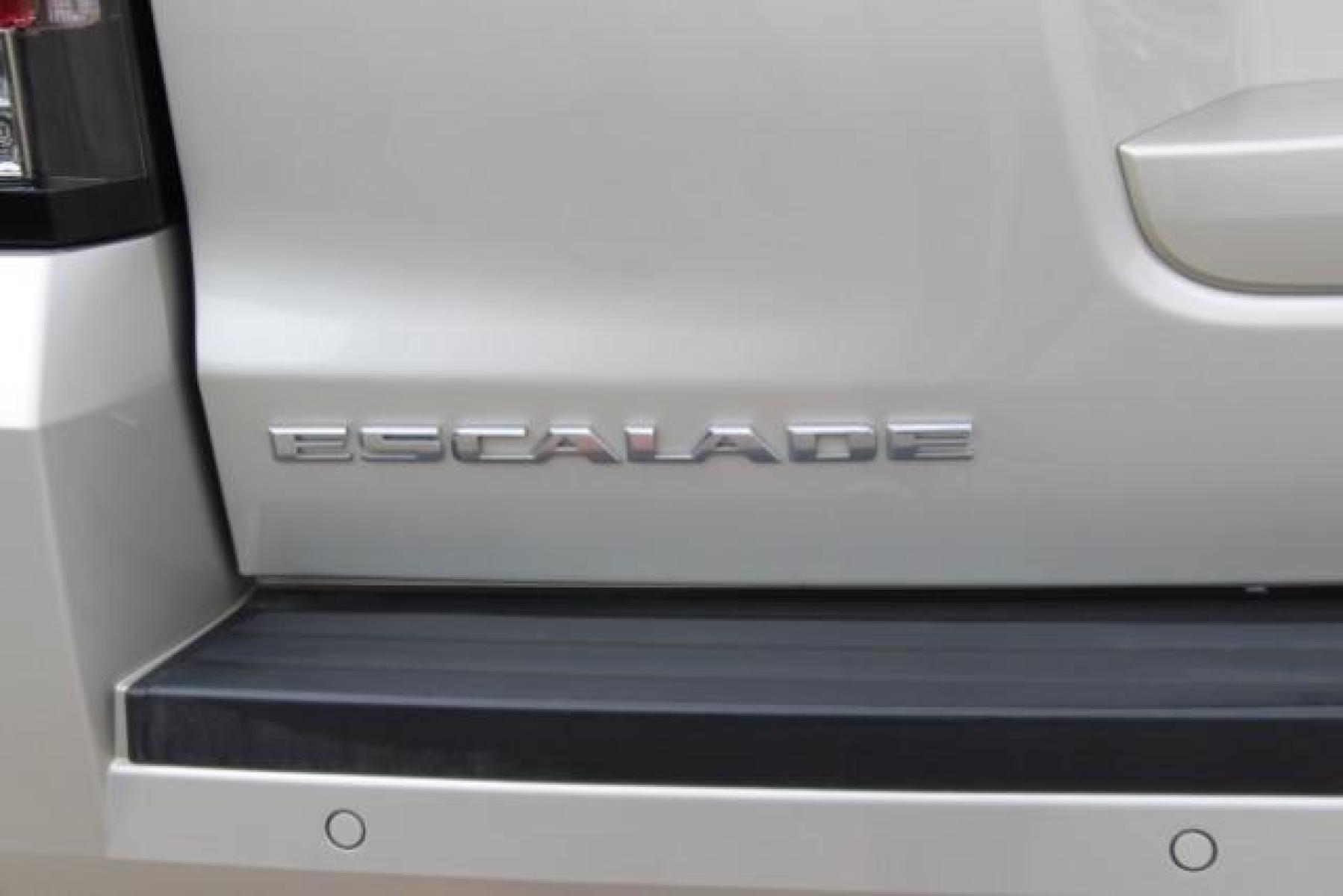 2016 Gold Cadillac Escalade ESV 2WD Premium (1GYS3JKJXGR) with an 6.2L V8 OHV 16V FFV engine, 6-Speed Automatic transmission, located at 2401 E Main St., Grand Prairie, TX, 75050, (972) 262-4440, 32.749290, -96.970558 - Photo #46