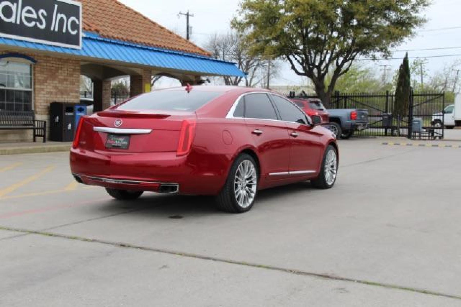 2013 RED Cadillac XTS Luxury (2G61P5S33D9) with an 3.6L V6 DOHC 24V engine, 6-Speed Automatic transmission, located at 2401 E Main St., Grand Prairie, TX, 75050, (972) 262-4440, 32.749290, -96.970558 - Photo #7