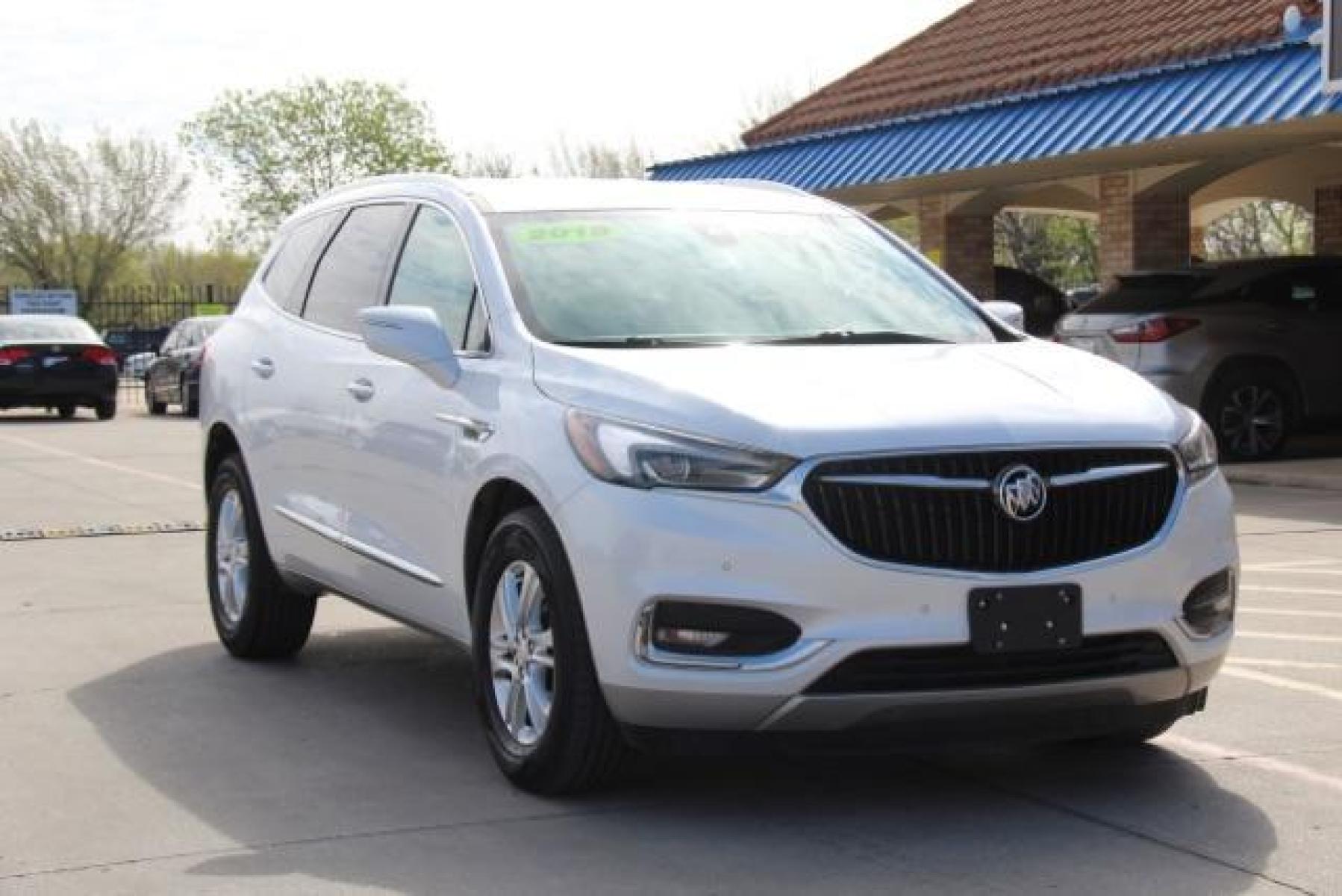 2018 WHITE Buick Enclave Premium FWD (5GAERCKW4JJ) with an 3.6L V6 DOHC 24V engine, 9-Speed Automatic transmission, located at 2401 E Main St., Grand Prairie, TX, 75050, (972) 262-4440, 32.749290, -96.970558 - Photo #1