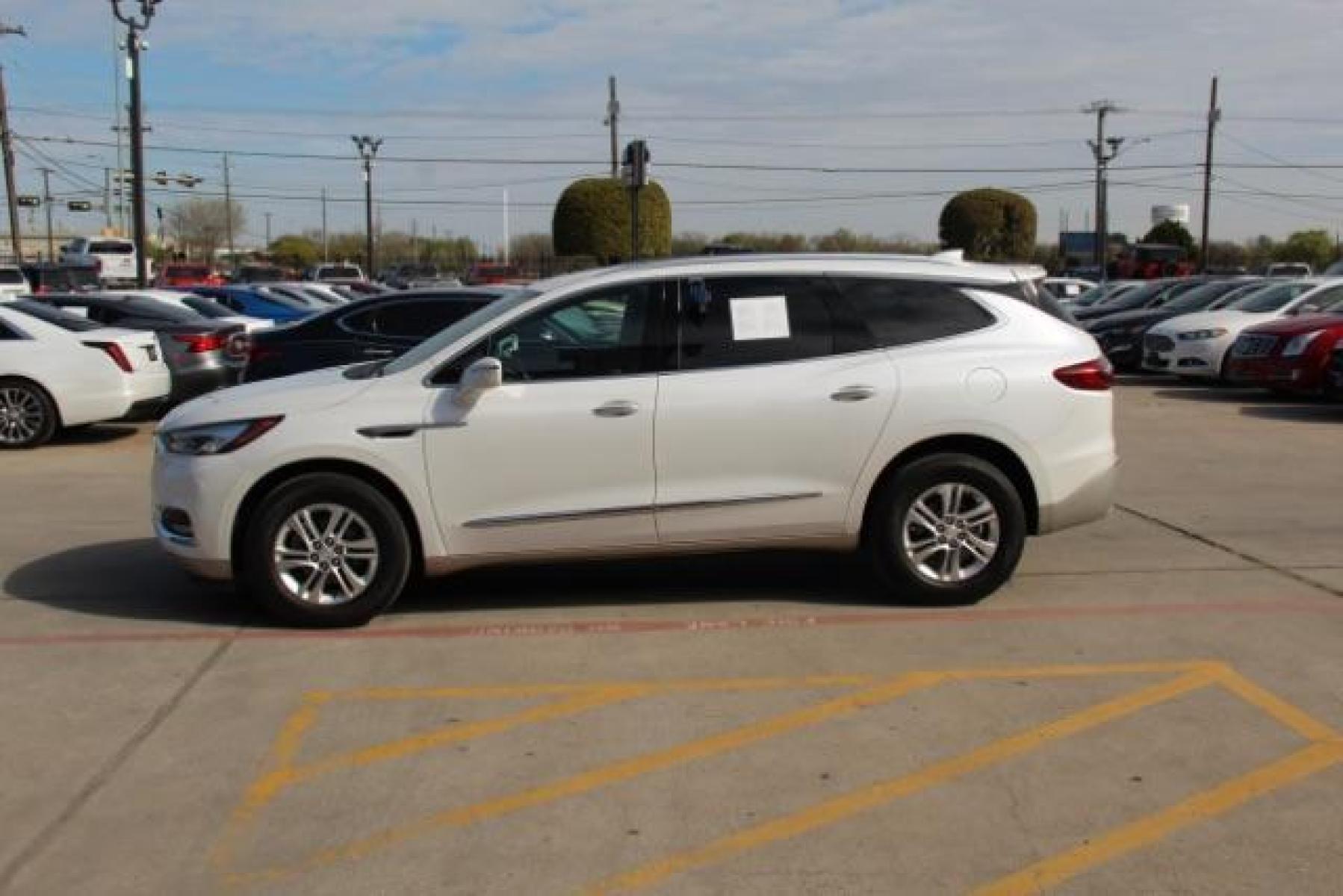 2018 WHITE Buick Enclave Premium FWD (5GAERCKW4JJ) with an 3.6L V6 DOHC 24V engine, 9-Speed Automatic transmission, located at 2401 E Main St., Grand Prairie, TX, 75050, (972) 262-4440, 32.749290, -96.970558 - Photo #4