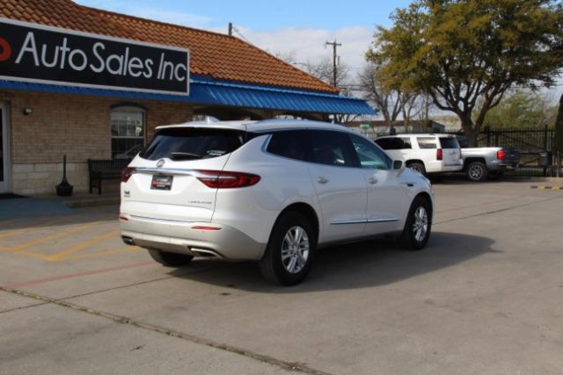 2018 WHITE Buick Enclave Premium FWD (5GAERCKW4JJ) with an 3.6L V6 DOHC 24V engine, 9-Speed Automatic transmission, located at 2401 E Main St., Grand Prairie, TX, 75050, (972) 262-4440, 32.749290, -96.970558 - Photo #7