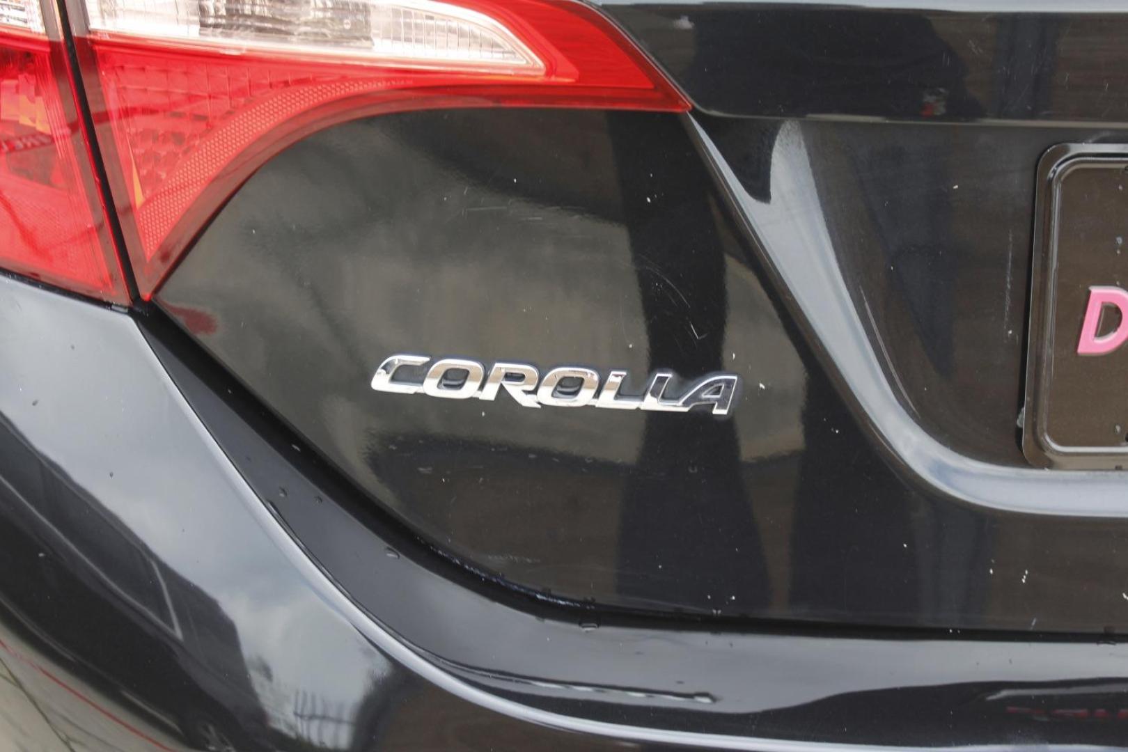 2018 Black Toyota Corolla LE CVT (5YFBURHE2JP) with an 1.8L L4 DOHC 16V engine, Continuously Variable Transmission transmission, located at 2401 E Main St., Grand Prairie, TX, 75050, (972) 262-4440, 32.748981, -96.969643 - Photo#7