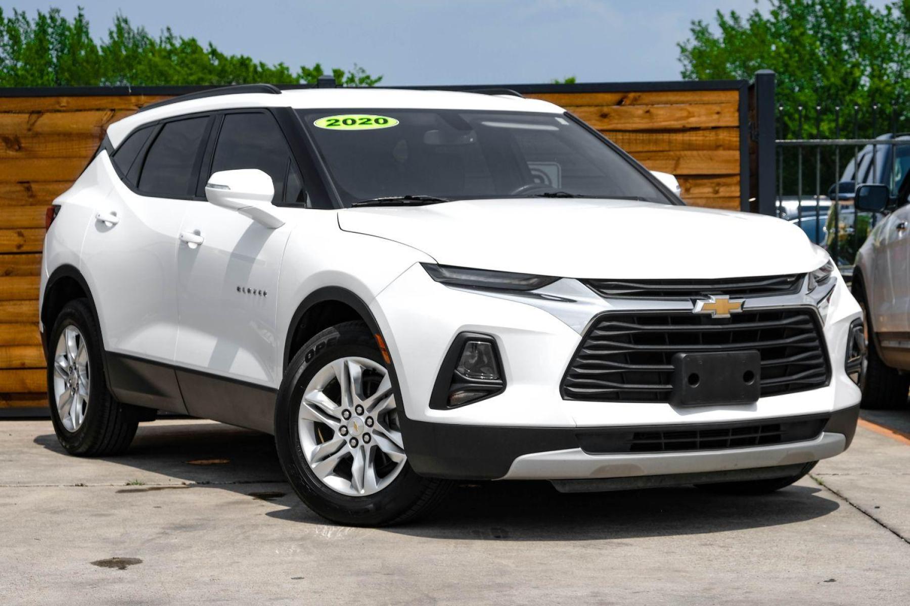 2020 WHITE Chevrolet Blazer 2LT AWD (3GNKBHRSXLS) with an 3.6L V6 DOHC 24V engine, 9-Speed Automatic transmission, located at 2401 E Main St., Grand Prairie, TX, 75050, (972) 262-4440, 32.748981, -96.969643 - Photo #3