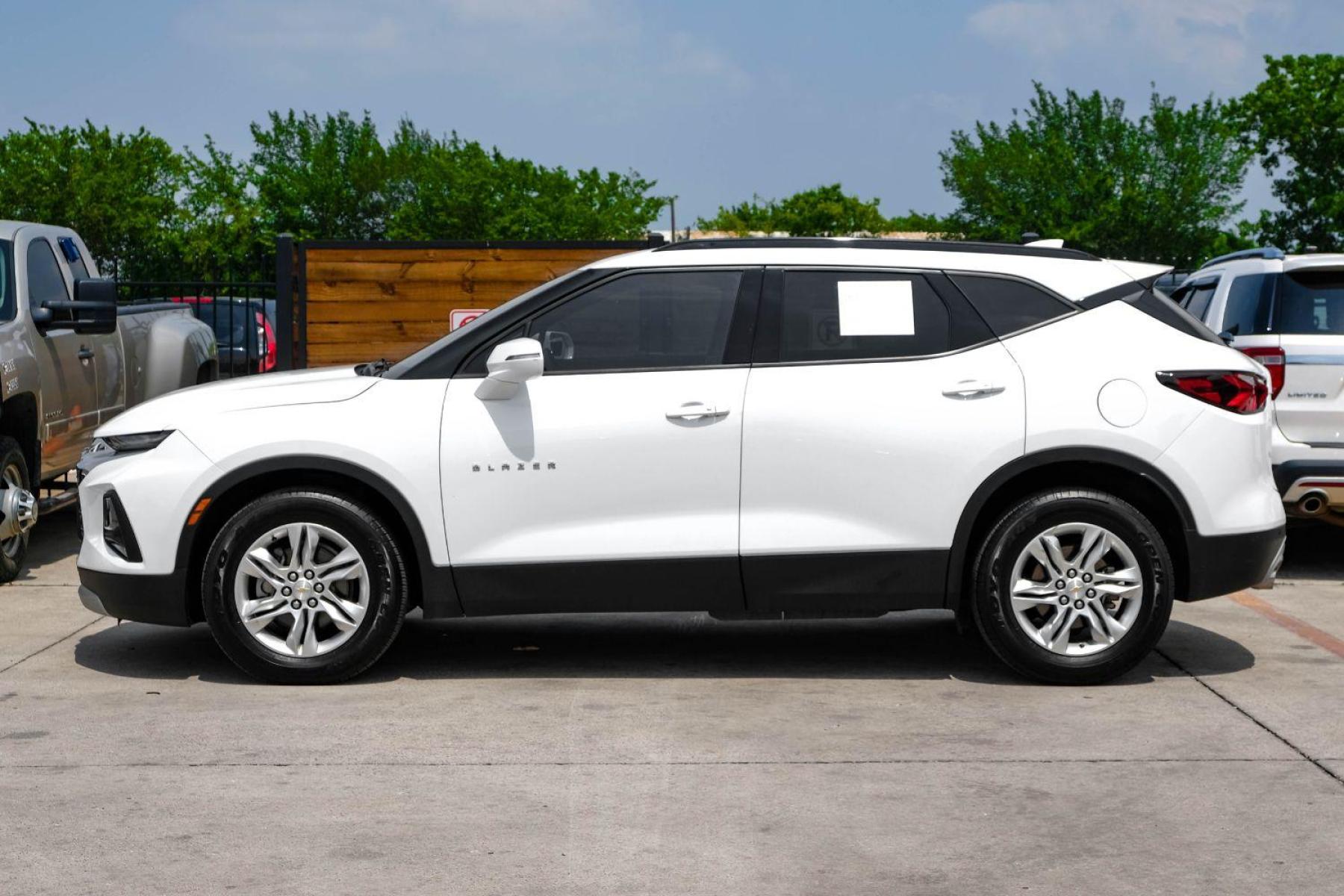 2020 WHITE Chevrolet Blazer 2LT AWD (3GNKBHRSXLS) with an 3.6L V6 DOHC 24V engine, 9-Speed Automatic transmission, located at 2401 E Main St., Grand Prairie, TX, 75050, (972) 262-4440, 32.748981, -96.969643 - Photo #8