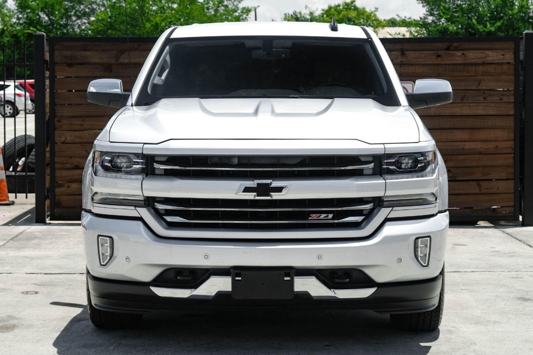 2017 SILVER Chevrolet Silverado 1500 LTZ Crew Cab 4WD (3GCUKSEC4HG) with an 5.3L V8 OHV 16V engine, 6-Speed Automatic transmission, located at 2401 E Main St., Grand Prairie, TX, 75050, (972) 262-4440, 32.748981, -96.969643 - Photo #2