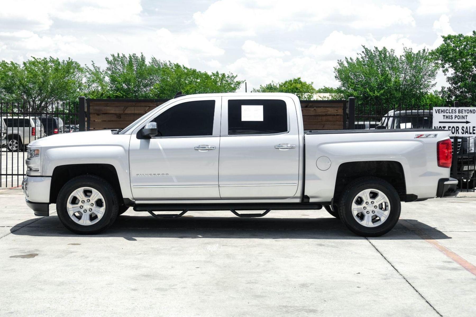 2017 SILVER Chevrolet Silverado 1500 LTZ Crew Cab 4WD (3GCUKSEC4HG) with an 5.3L V8 OHV 16V engine, 6-Speed Automatic transmission, located at 2401 E Main St., Grand Prairie, TX, 75050, (972) 262-4440, 32.748981, -96.969643 - Photo #8