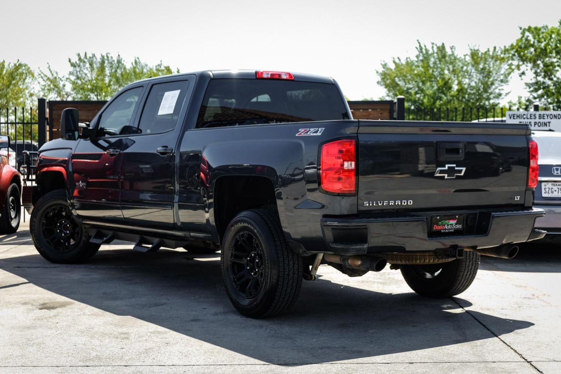 2017 gray Chevrolet Silverado 1500 LT Crew Cab 4WD (3GCUKREC0HG) with an 5.3L V8 OHV 16V engine, 6-Speed Automatic transmission, located at 2401 E Main St., Grand Prairie, TX, 75050, (972) 262-4440, 32.748981, -96.969643 - Photo #7