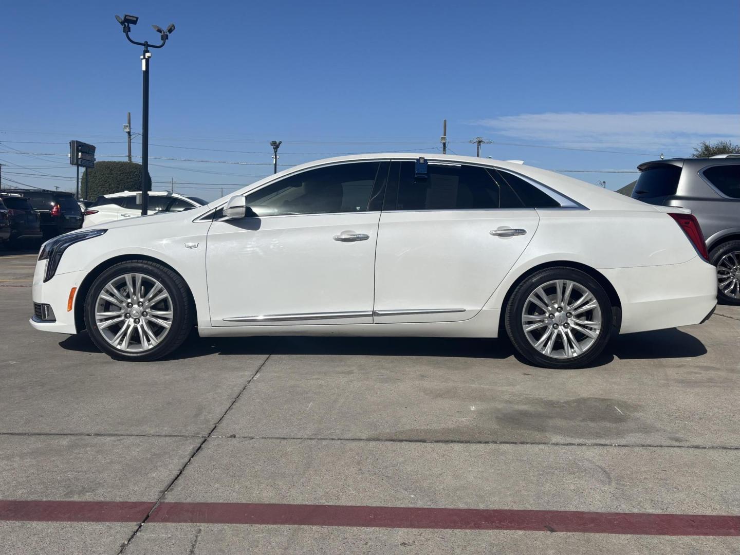 2019 White Cadillac Xts (2G61M5S31K9) with an 3.6L V6 DOHC 24V engine, located at 2401 E Main St., Grand Prairie, TX, 75050, (972) 262-4440, 32.748981, -96.969643 - Photo#5