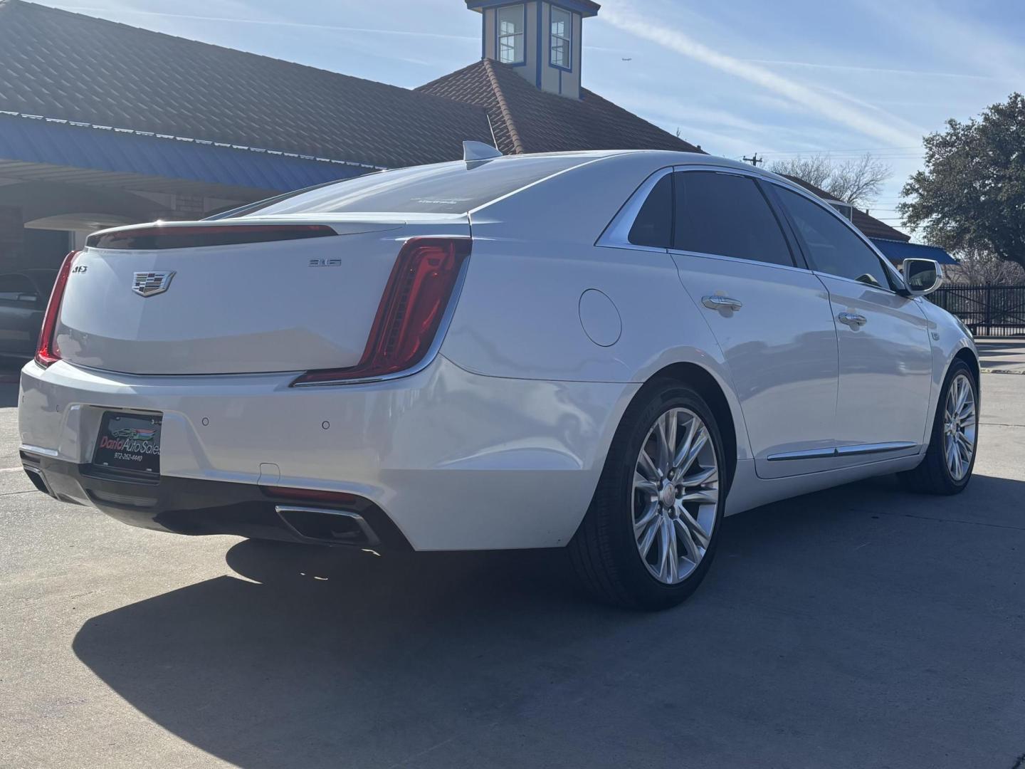 2019 White Cadillac Xts (2G61M5S31K9) with an 3.6L V6 DOHC 24V engine, located at 2401 E Main St., Grand Prairie, TX, 75050, (972) 262-4440, 32.748981, -96.969643 - Photo#8