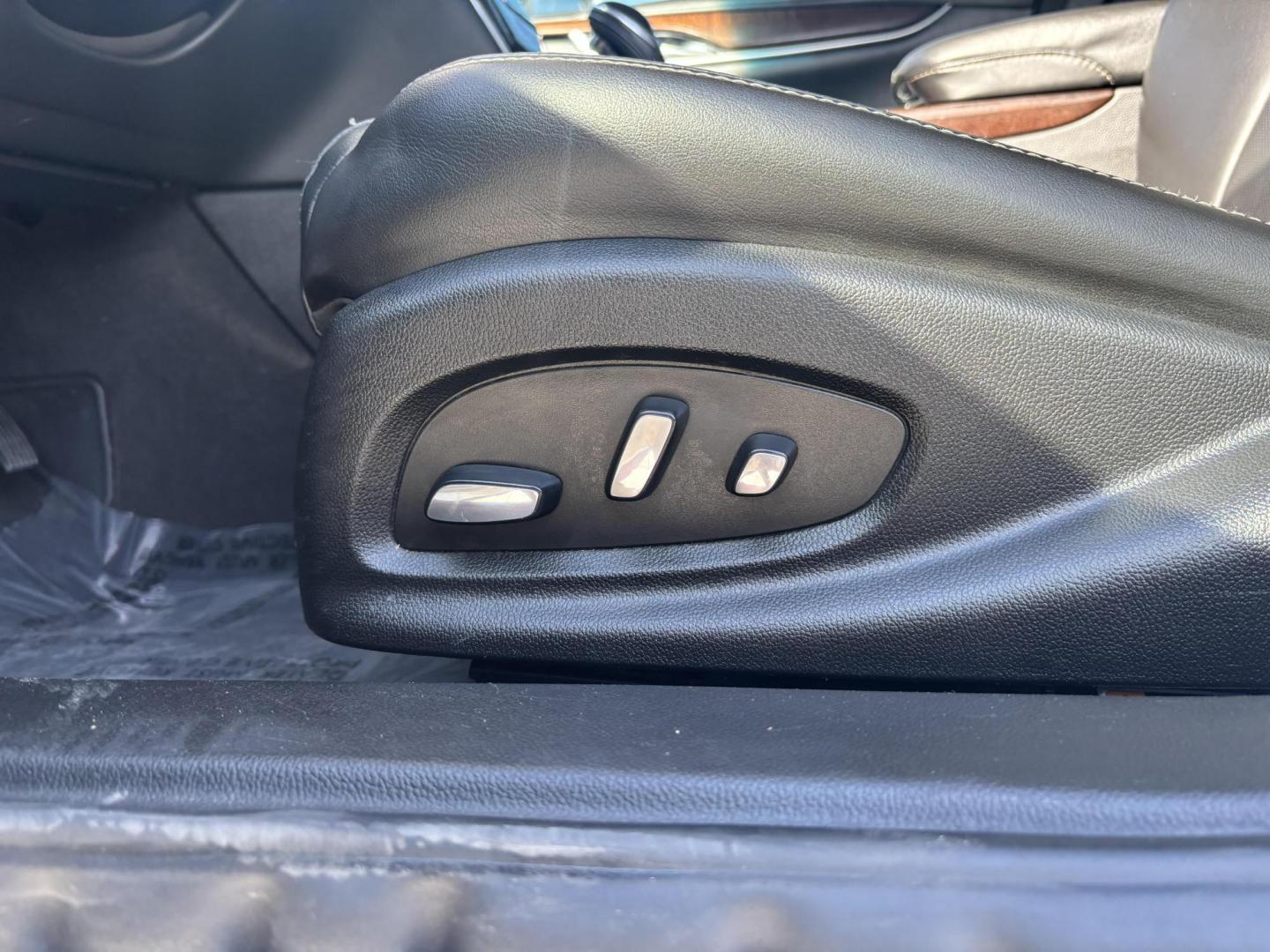 2019 White Cadillac Xts (2G61M5S31K9) with an 3.6L V6 DOHC 24V engine, located at 2401 E Main St., Grand Prairie, TX, 75050, (972) 262-4440, 32.748981, -96.969643 - Photo#17