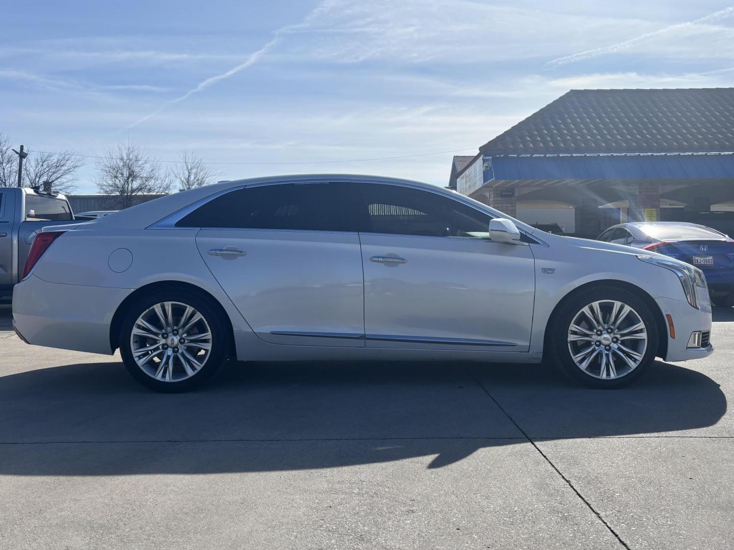 2019 White Cadillac Xts (2G61M5S31K9) with an 3.6L V6 DOHC 24V engine, located at 2401 E Main St., Grand Prairie, TX, 75050, (972) 262-4440, 32.748981, -96.969643 - Photo#18