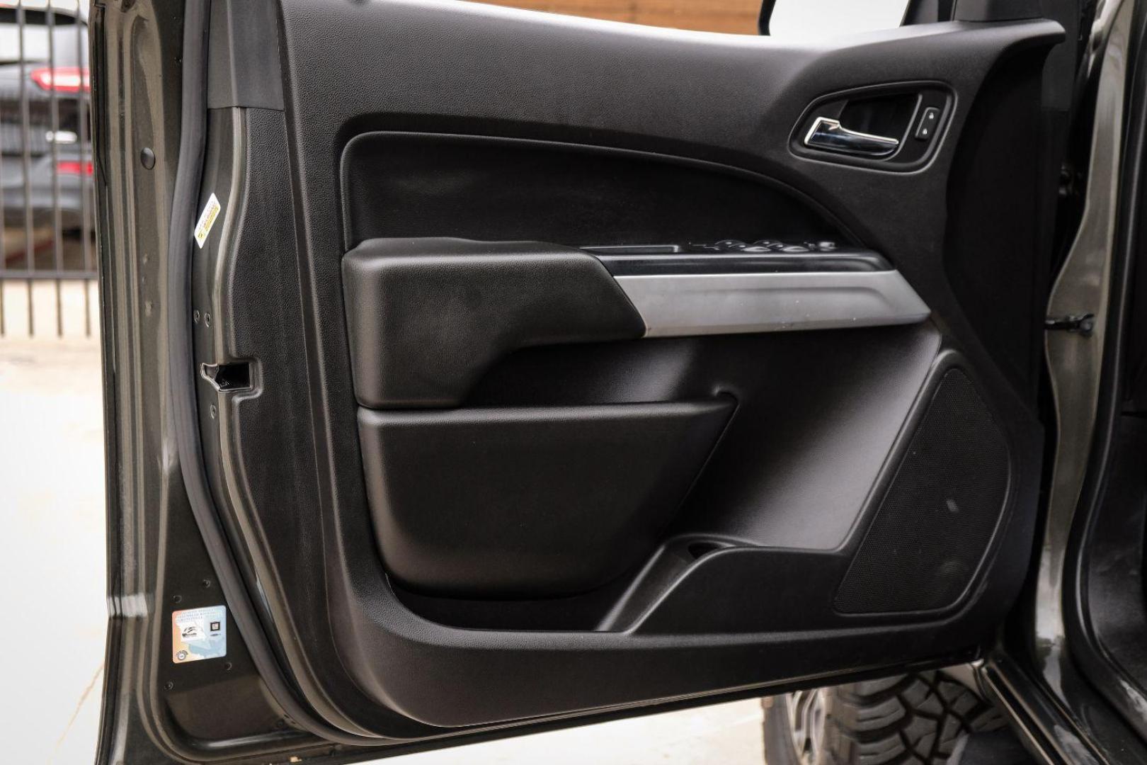 2018 BLACK Chevrolet Colorado ZR2 Crew Cab 4WD Short Box (1GCGTEEN4J1) with an 3.6L V6 DOHC 24V GAS engine, 6-Speed Automatic transmission, located at 2401 E Main St., Grand Prairie, TX, 75050, (972) 262-4440, 32.748981, -96.969643 - Photo#31