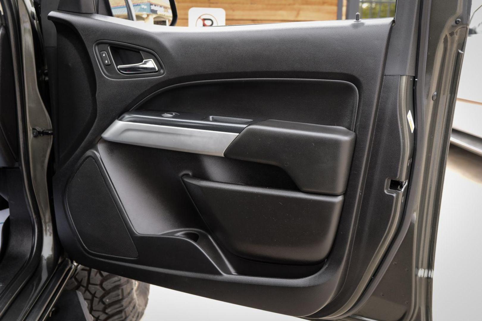 2018 BLACK Chevrolet Colorado ZR2 Crew Cab 4WD Short Box (1GCGTEEN4J1) with an 3.6L V6 DOHC 24V GAS engine, 6-Speed Automatic transmission, located at 2401 E Main St., Grand Prairie, TX, 75050, (972) 262-4440, 32.748981, -96.969643 - Photo#33