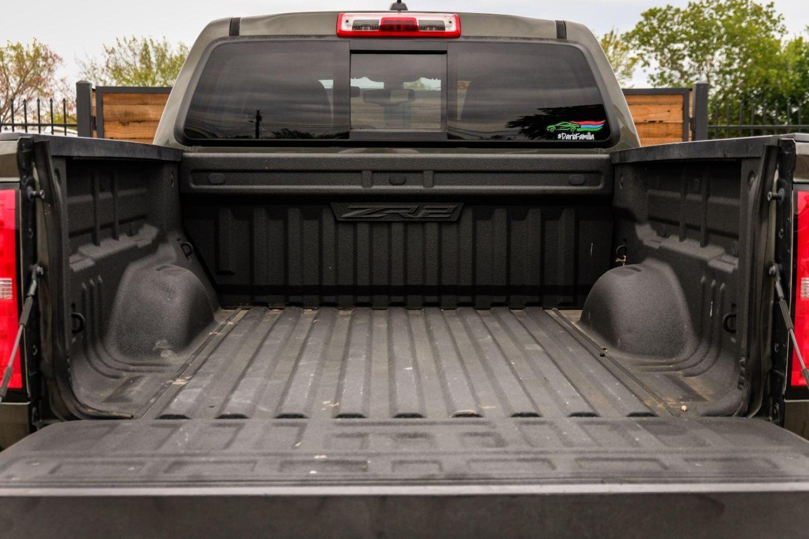 2018 BLACK Chevrolet Colorado ZR2 Crew Cab 4WD Short Box (1GCGTEEN4J1) with an 3.6L V6 DOHC 24V GAS engine, 6-Speed Automatic transmission, located at 2401 E Main St., Grand Prairie, TX, 75050, (972) 262-4440, 32.748981, -96.969643 - Photo#43