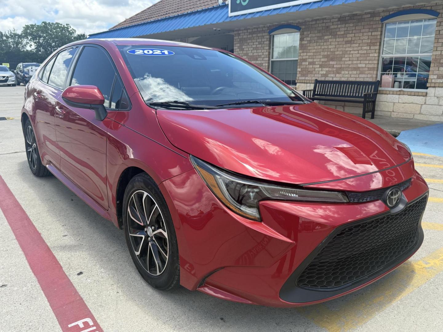 2021 Toyota Corolla (JTDEPMAE6MJ) with an 1.8L L4 DOHC 16V engine, located at 2401 E Main St., Grand Prairie, TX, 75050, (972) 262-4440, 32.748981, -96.969643 - Photo#5